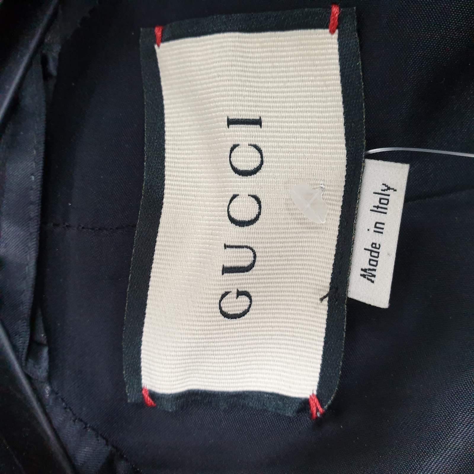 Gucci Veste de survêtement en cuir noir à patchs de fraises Sz.40 en vente 3