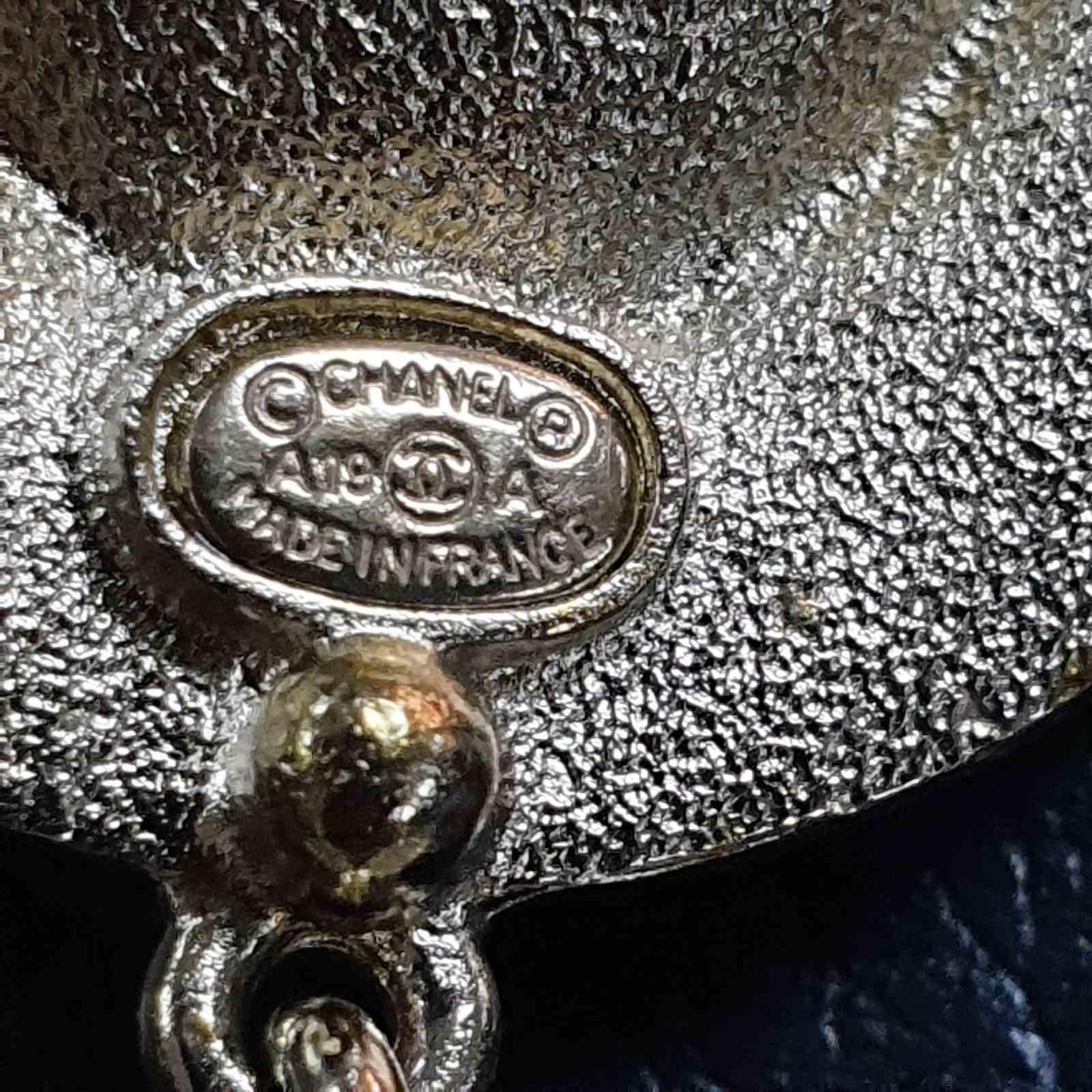 CHANEL Orecchini Chanel in Lapislazzuli con Perle Finte in vendita 2
