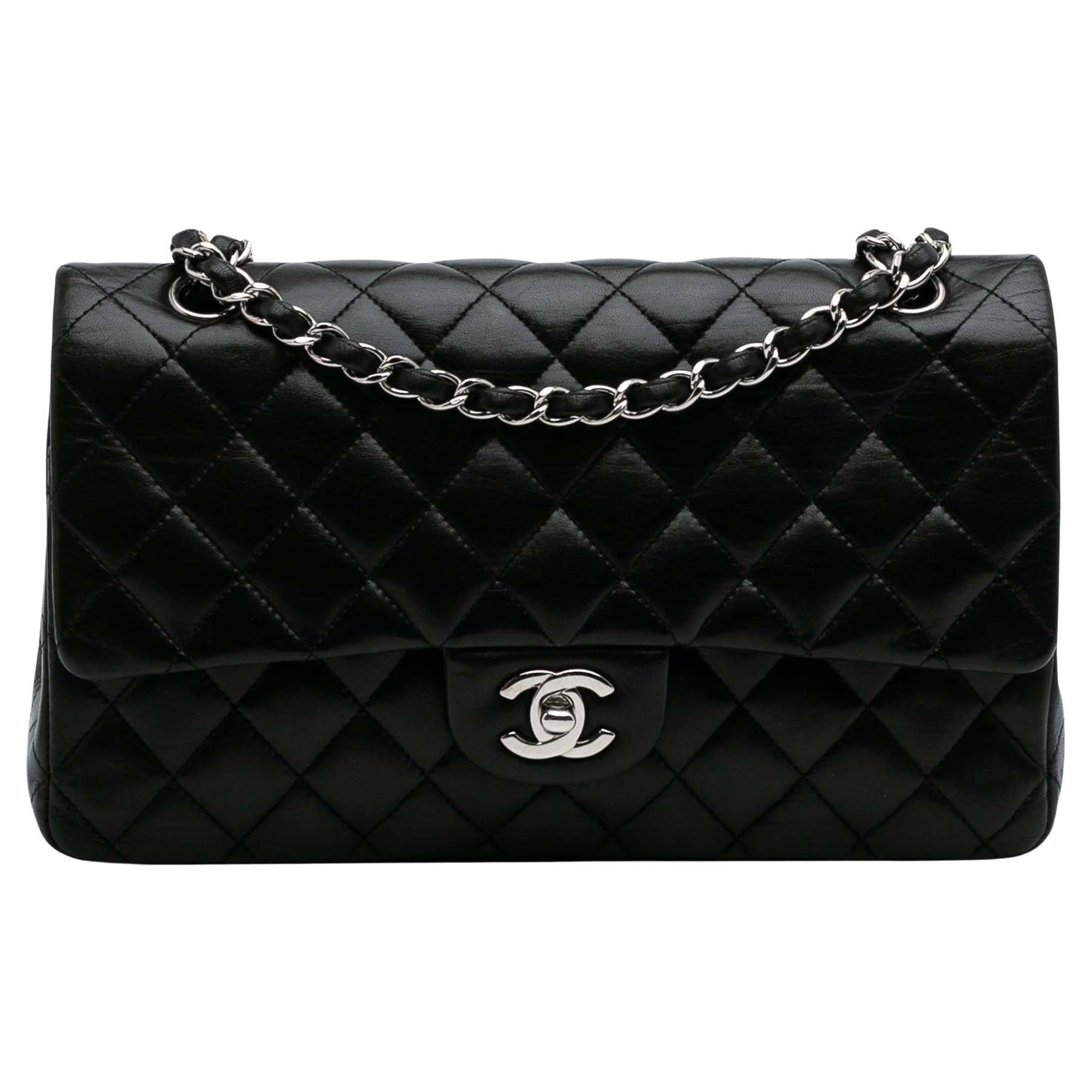 Chanel Medium Classic Schwarzes Lammfell Double Flap im Angebot