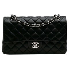 Chanel Medium Classic Schwarzes Lammfell Double Flap