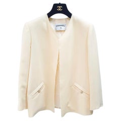 Chanel 07P ECRU RAW TRIM CC LOGO BUTTON JACKET BLAZER Sz.42