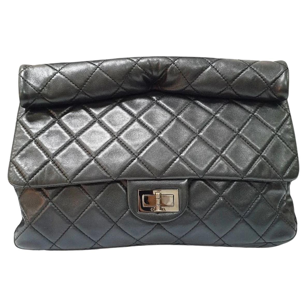Chanel 2.55 Jumbo Roll Reissue Clutch in vendita