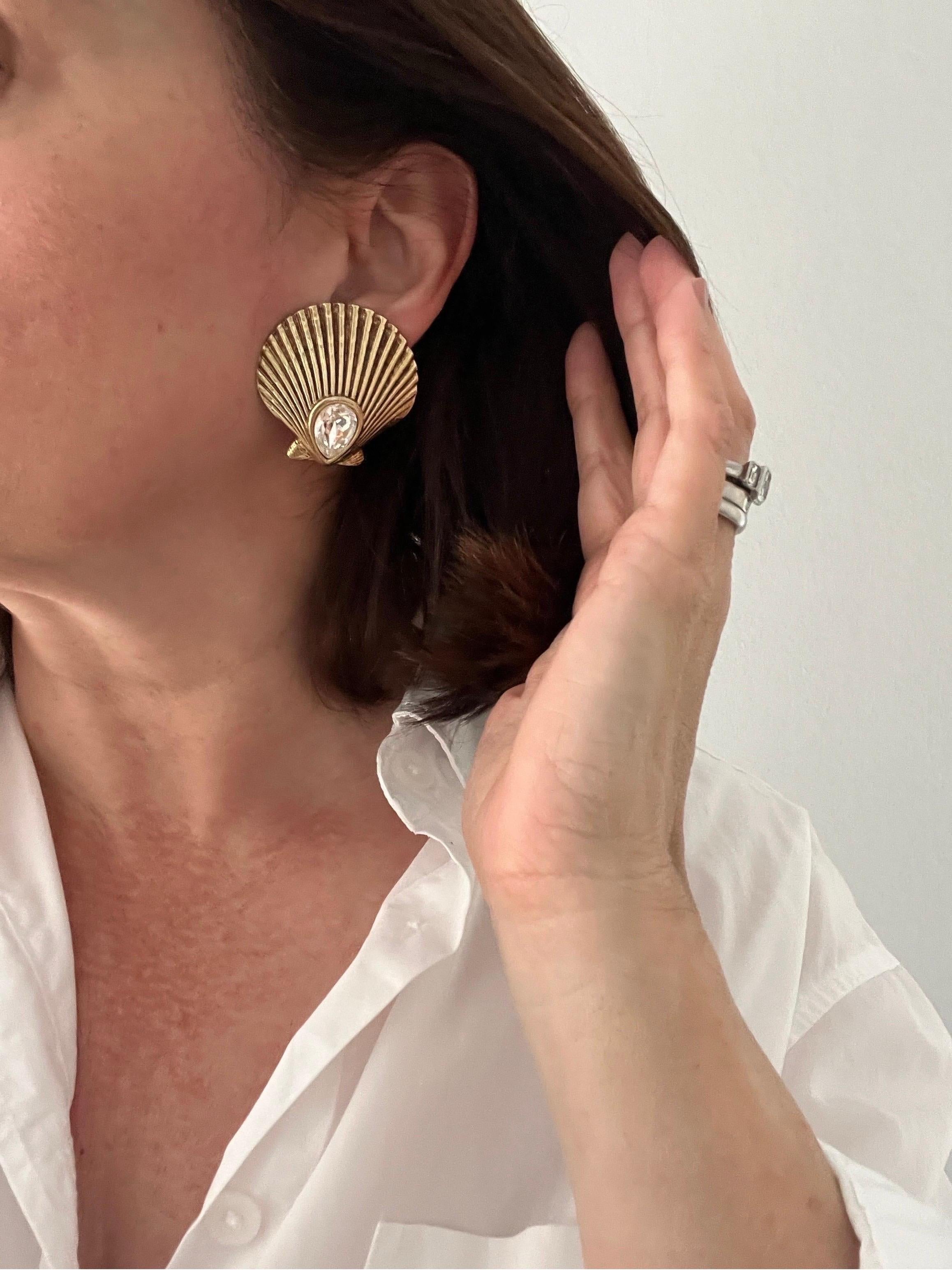 A truly exquisite and large pair of Vintage YSL Shell Earrings. Crafted in gold plated metal an set with a large teardrop faceted glass crystal. The large shell is a superbly imposing and uber cool design and the contrasting sparkly crystal amongst