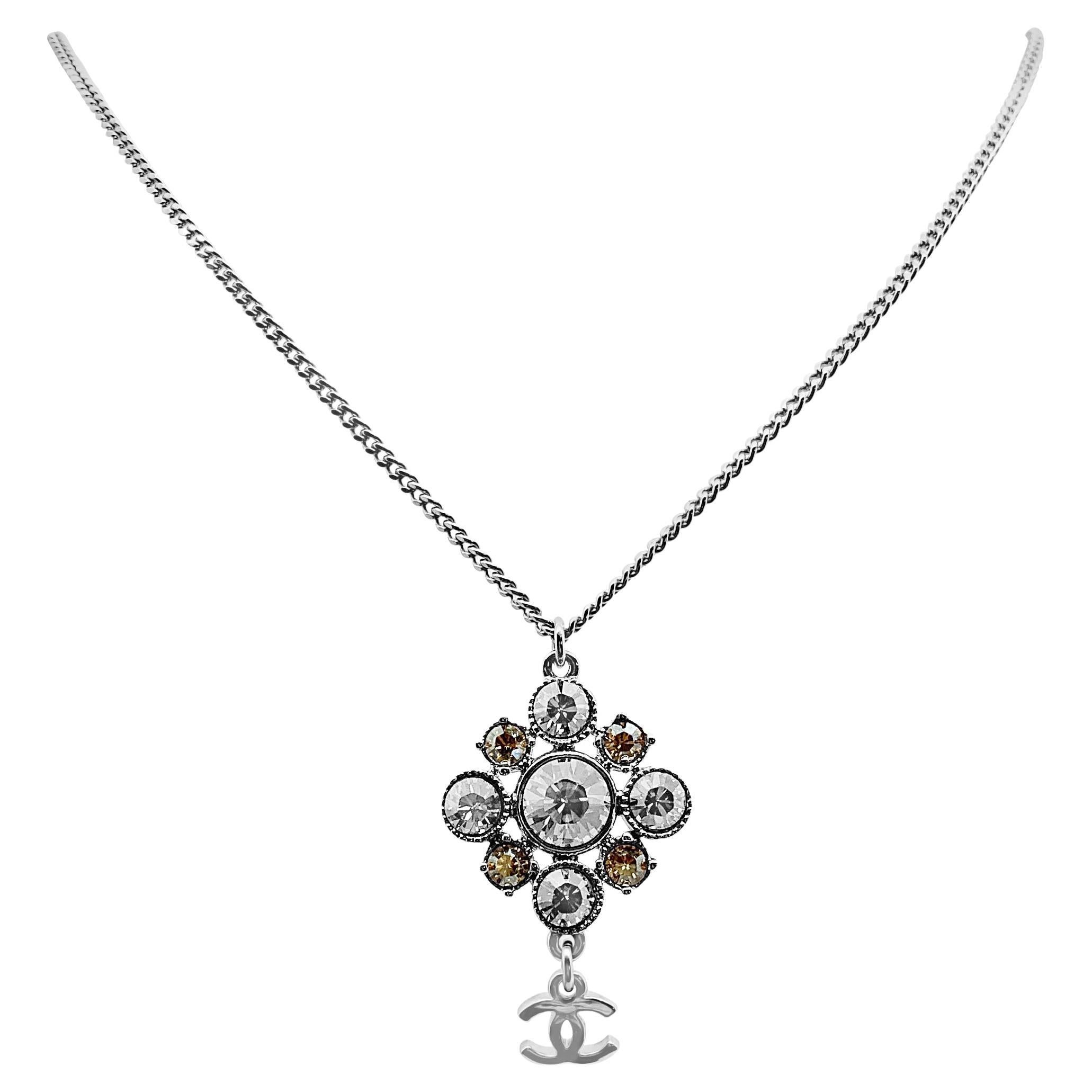 Collana Chanel con logo CC in cristallo 2010