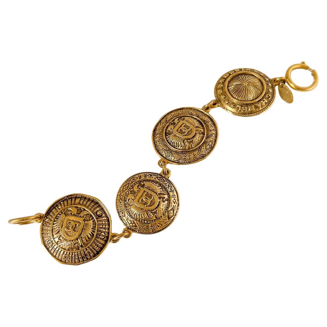 Vintage Chanel Starburst-Medaillon-Logo-Armband 1990 im Angebot