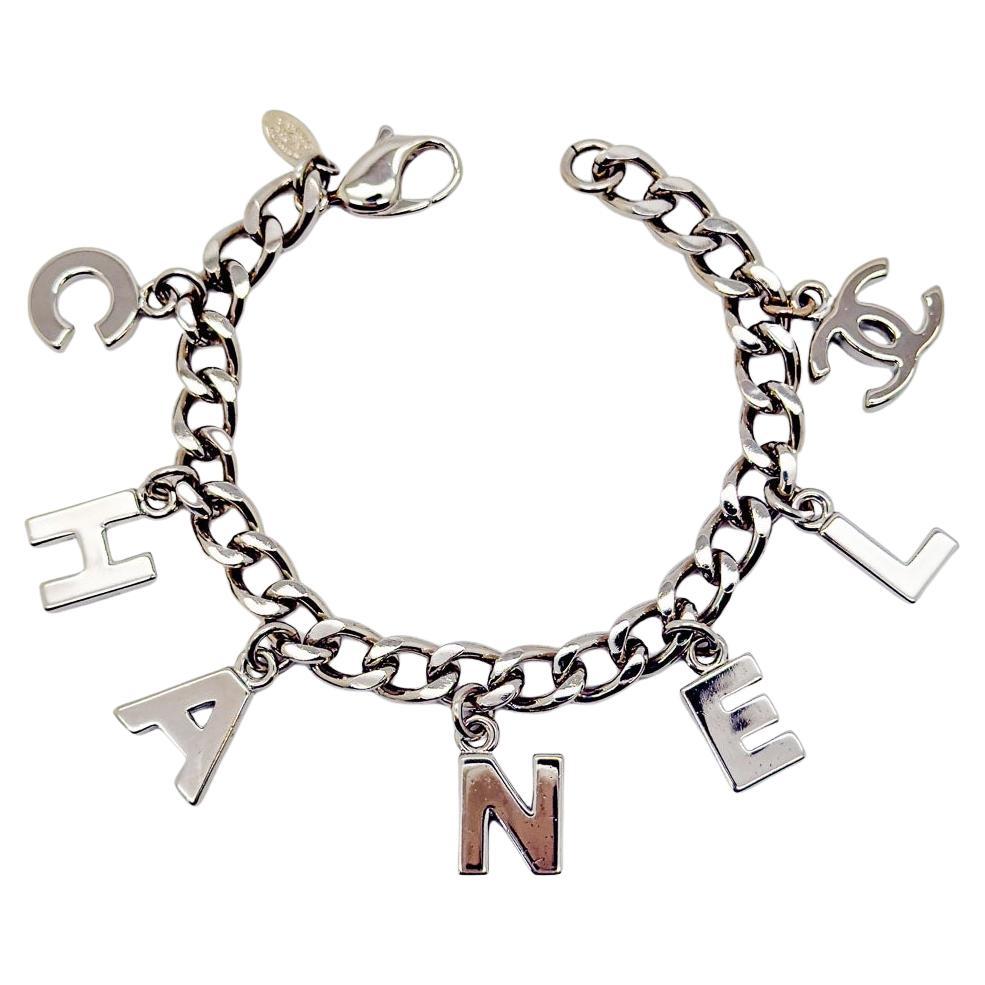 Vintage Chanel Letter Charm CC Bracciale 2005 in vendita