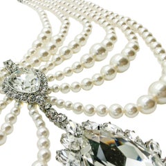 Collar «Festoon» de perlas y cristales de Alessandra Rich, de segunda mano, con baño de rodio