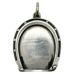 Estuche antiguo para cerillas «Vesta» de plata con sello de contraste, con forma de herradura, de 1882