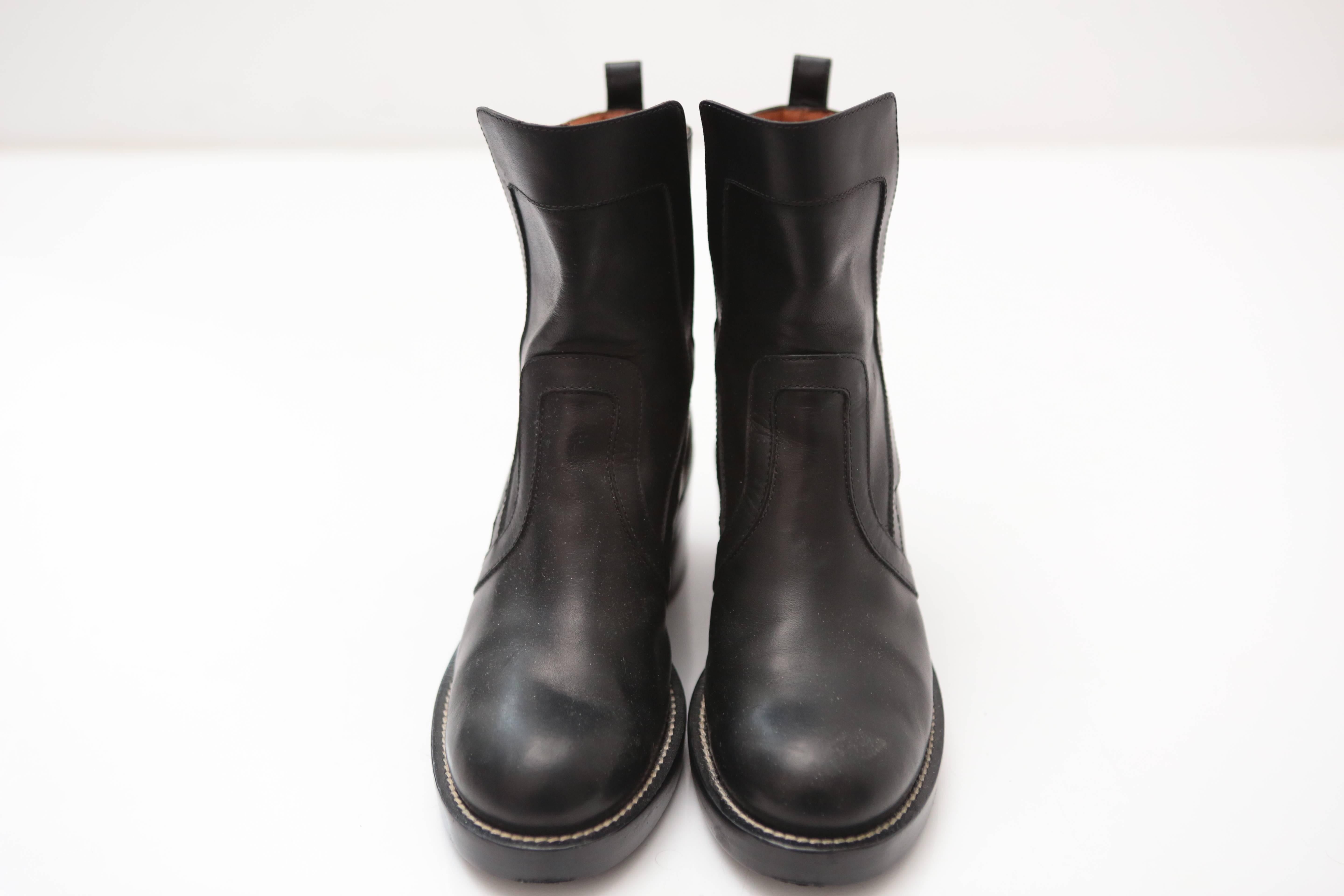 Balenciaga Black Leather Combat-Style Boots In Excellent Condition In Bridgehampton, NY