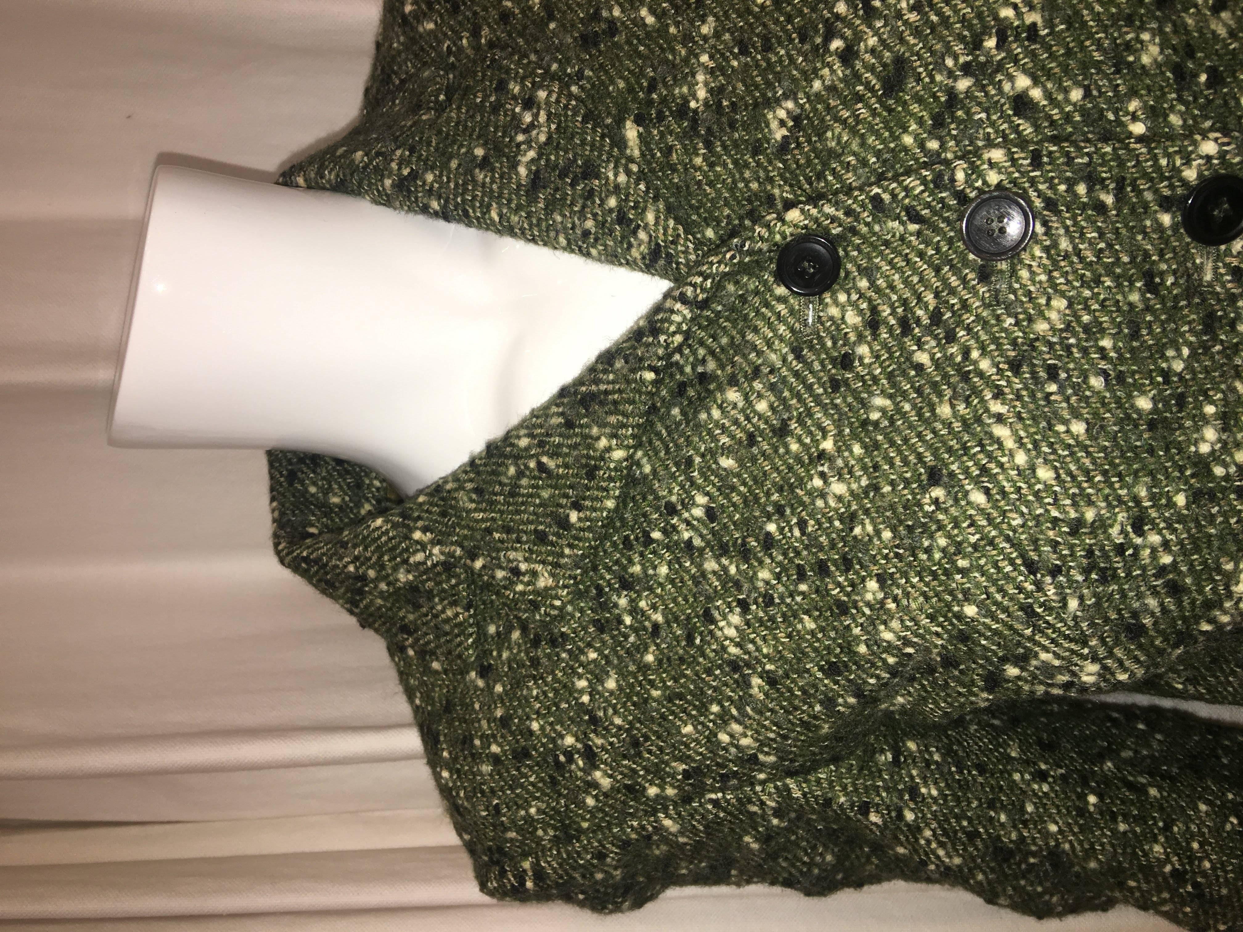 Luciano Barbera Green Wool Tweed Blazer with 5 Button Closure.