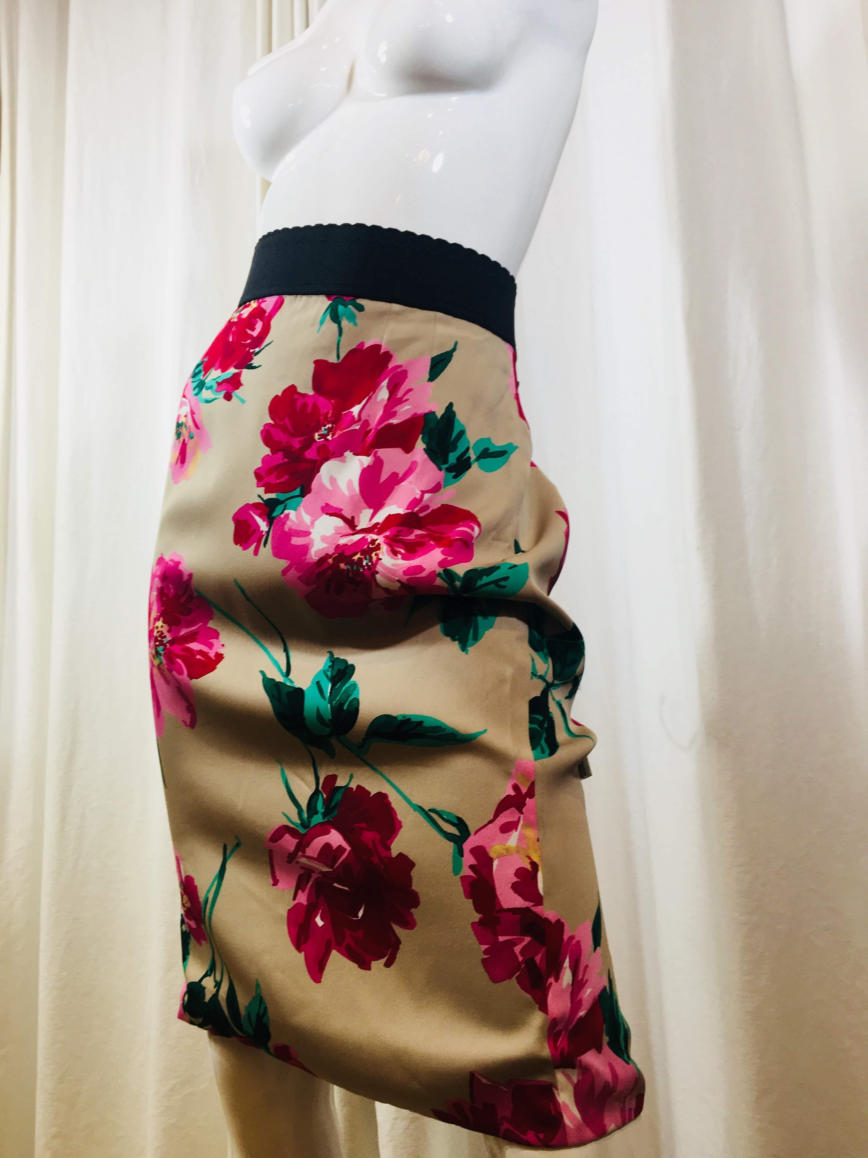 Dolce & Gabbana Silk Pencil Skirt In New Condition In Bridgehampton, NY