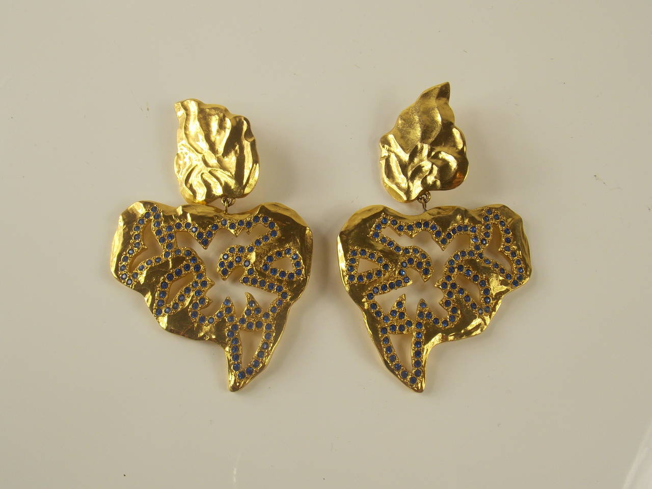 Yves Saint Laurent gold plated drop with blue crystal chips clip on earrings.
Produced for the runway, these hand crafted gorgeous and unique earrings are a collectors dream.