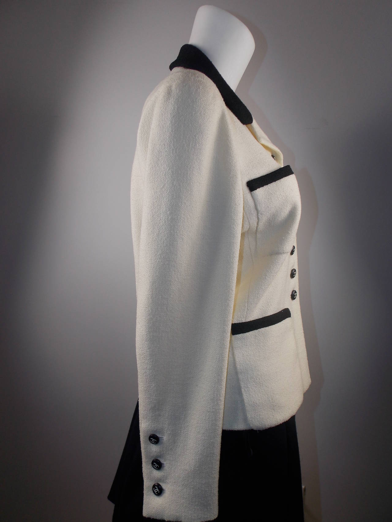 Chanel Boutique Cream/Black Classic Jacket In Good Condition In Bridgehampton, NY