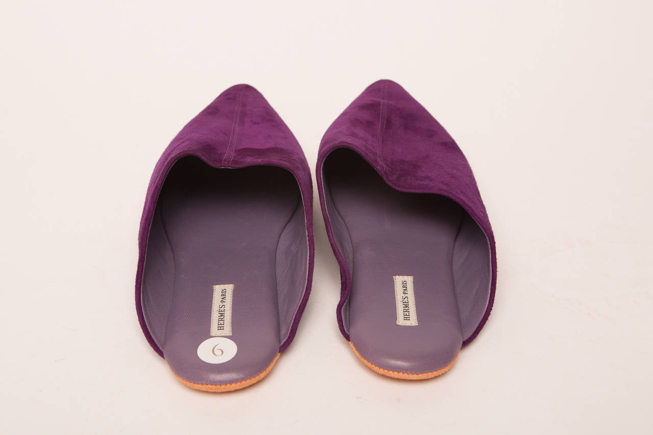Hermes Purple Suede Slipper Shoe In Good Condition In Bridgehampton, NY