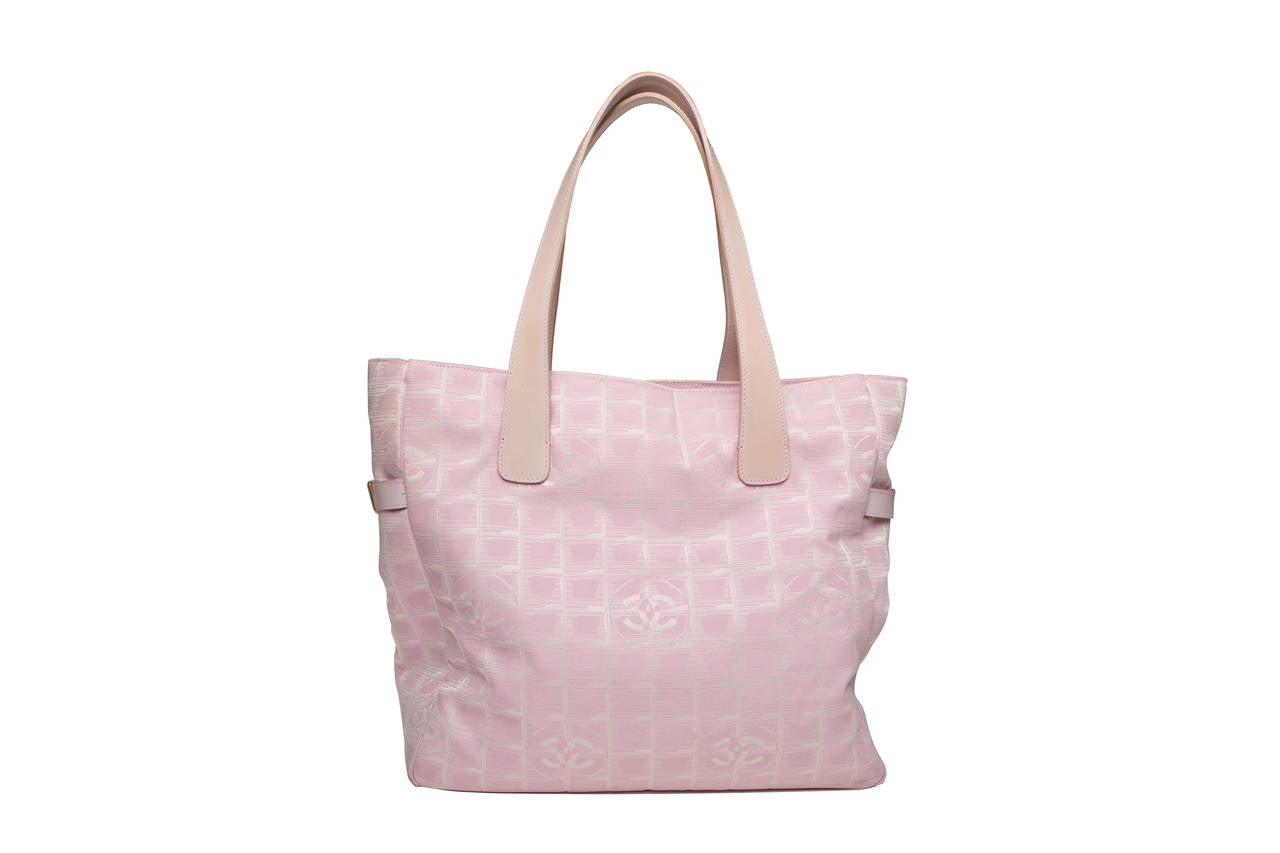 Chanel logo pink fabric shopper bag.