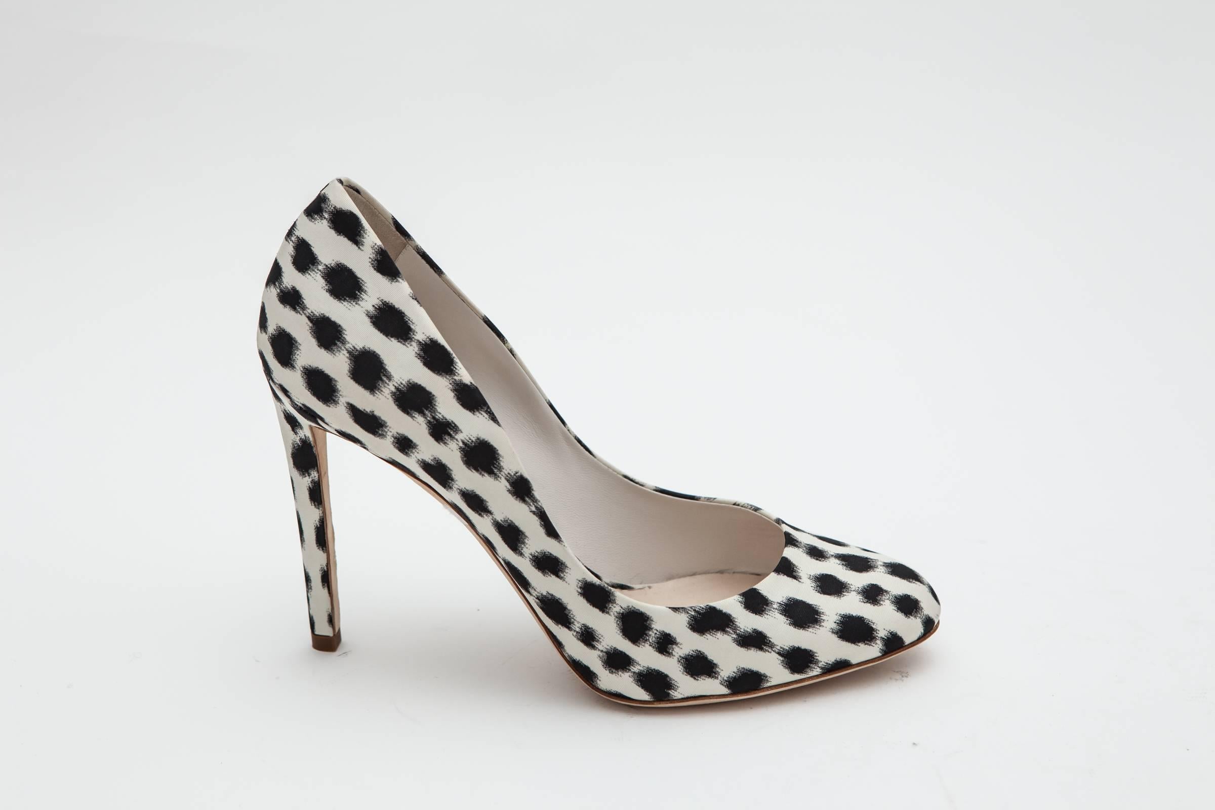 Christian Dior Ivory and Black Patterned Pumps In Excellent Condition In Bridgehampton, NY
