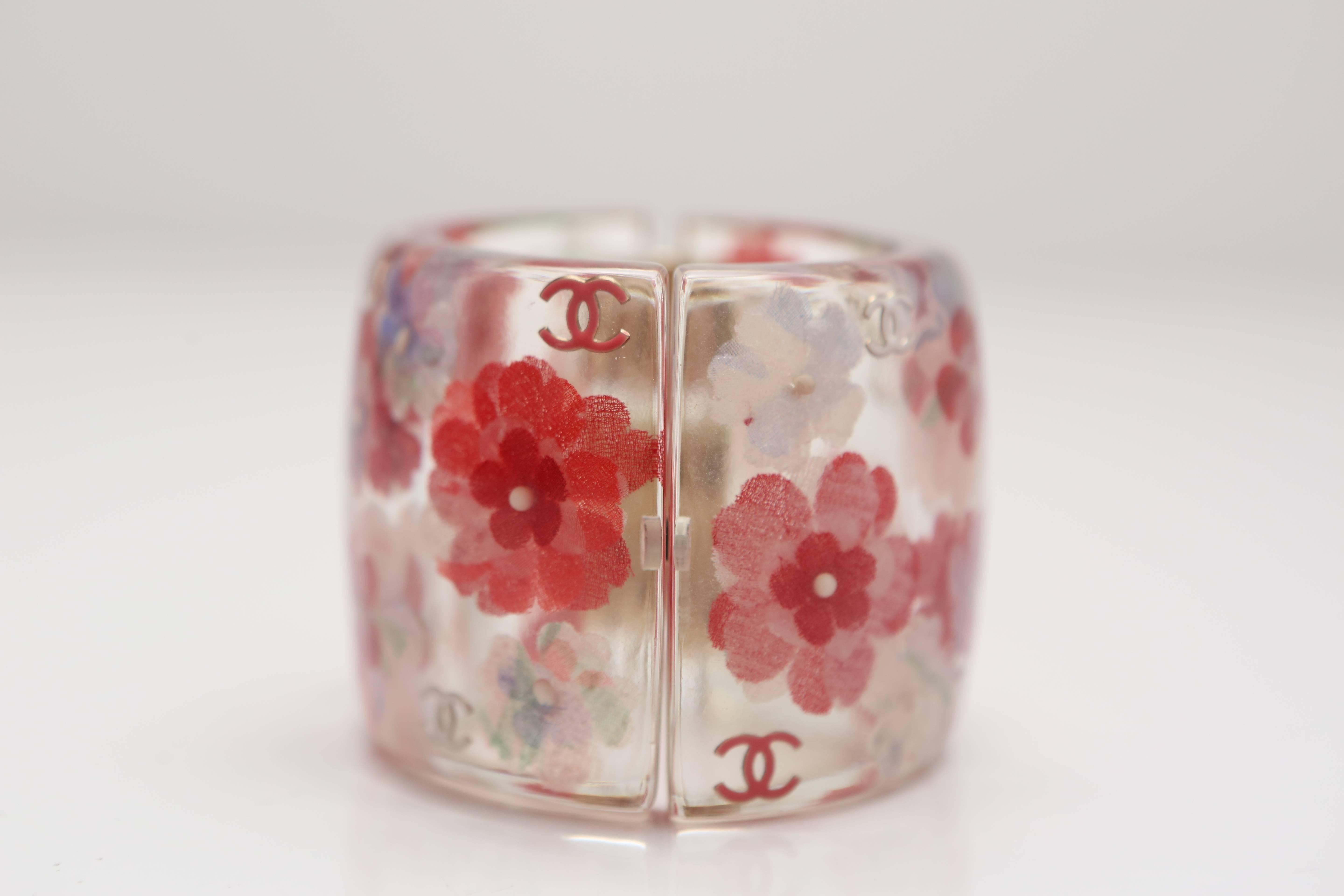 Chanel Pink Floral Lucite Transparent Cuff  In Excellent Condition In Bridgehampton, NY