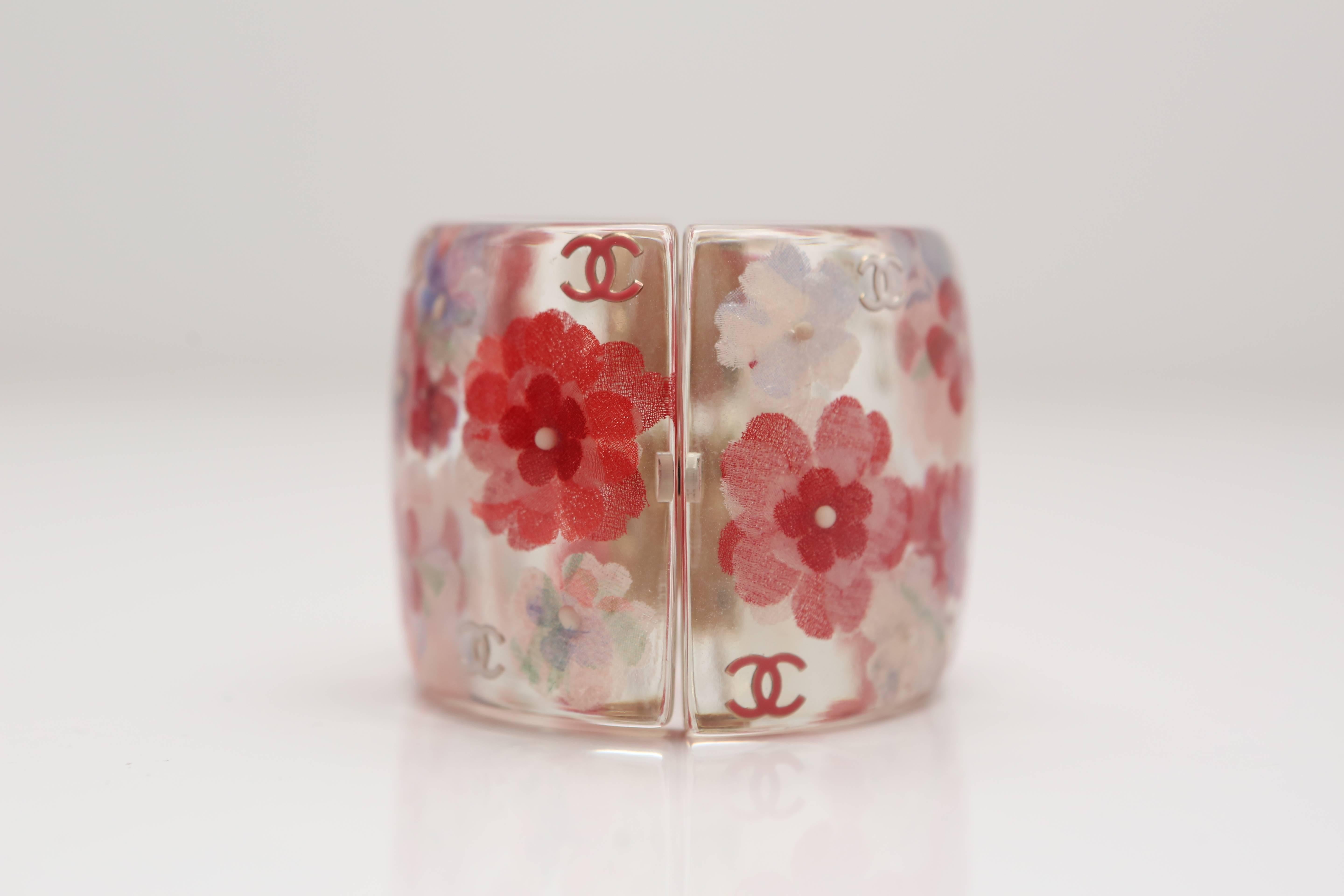 Women's or Men's Chanel Pink Floral Lucite Transparent Cuff 