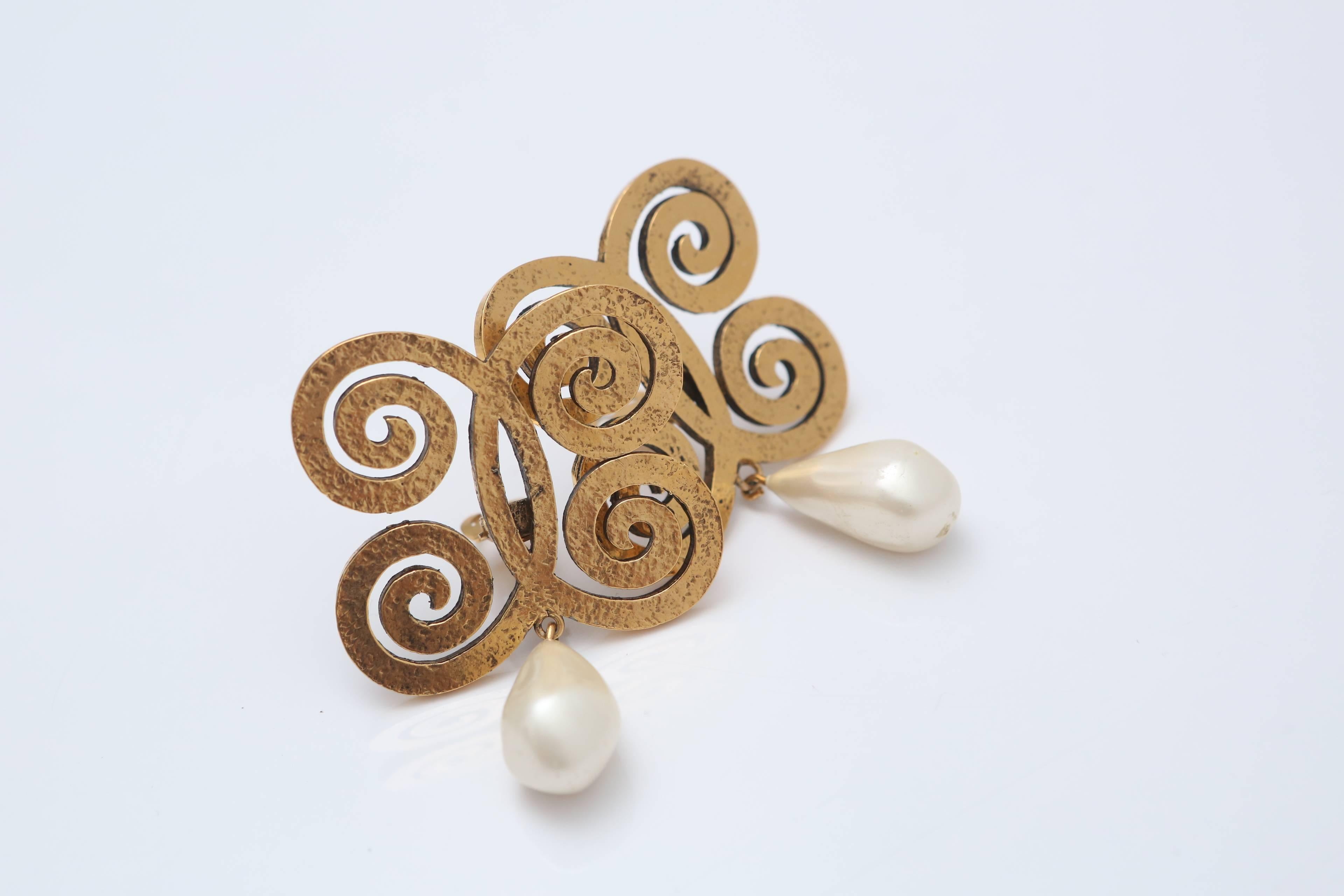 Chanel gold/ivory clip on earrings with dangling faux pearls and curved double 'C' detail. 

Chanel stamp included. 
