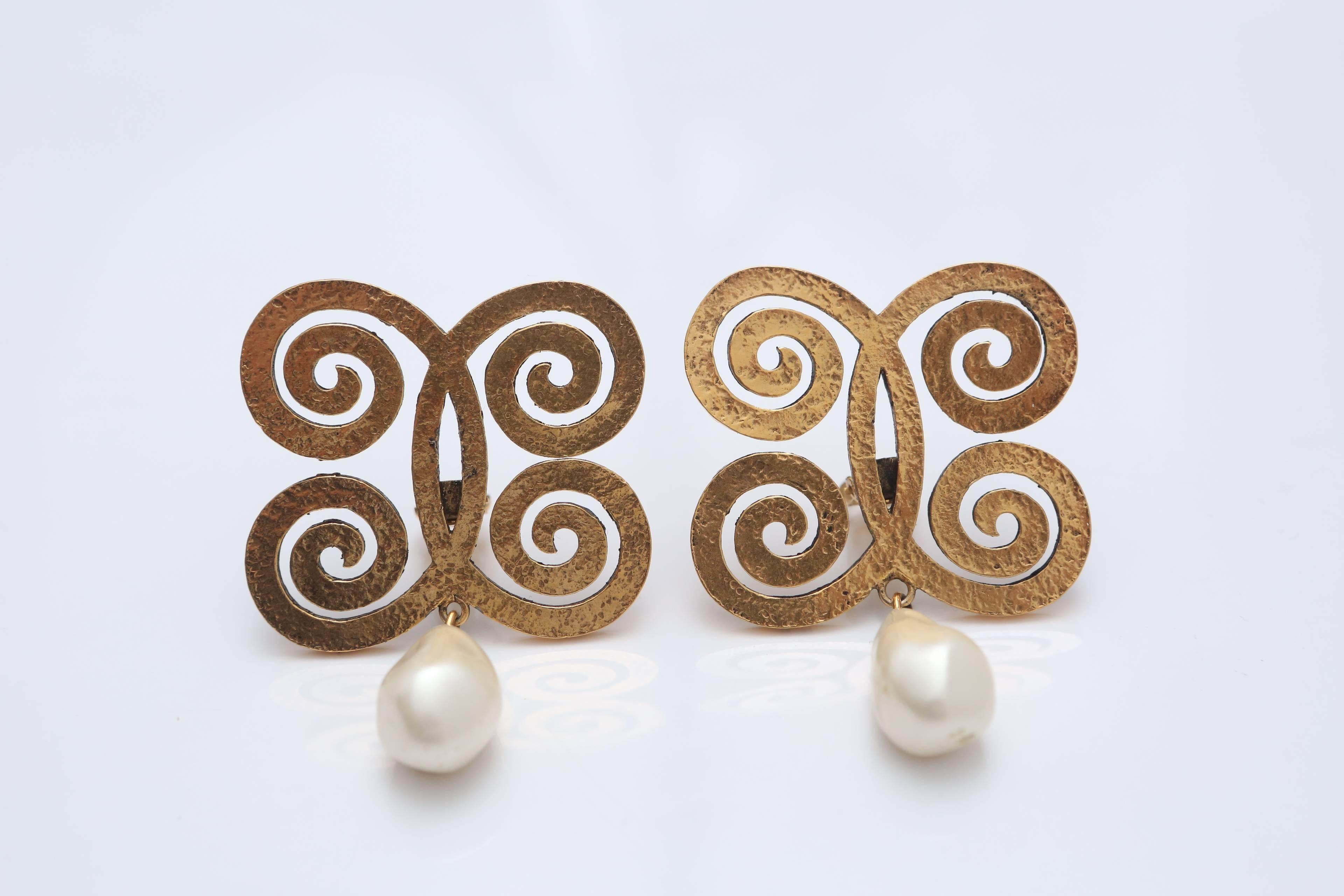 Chanel Gold/Ivory Clip on Curved Earrings In Good Condition In Bridgehampton, NY