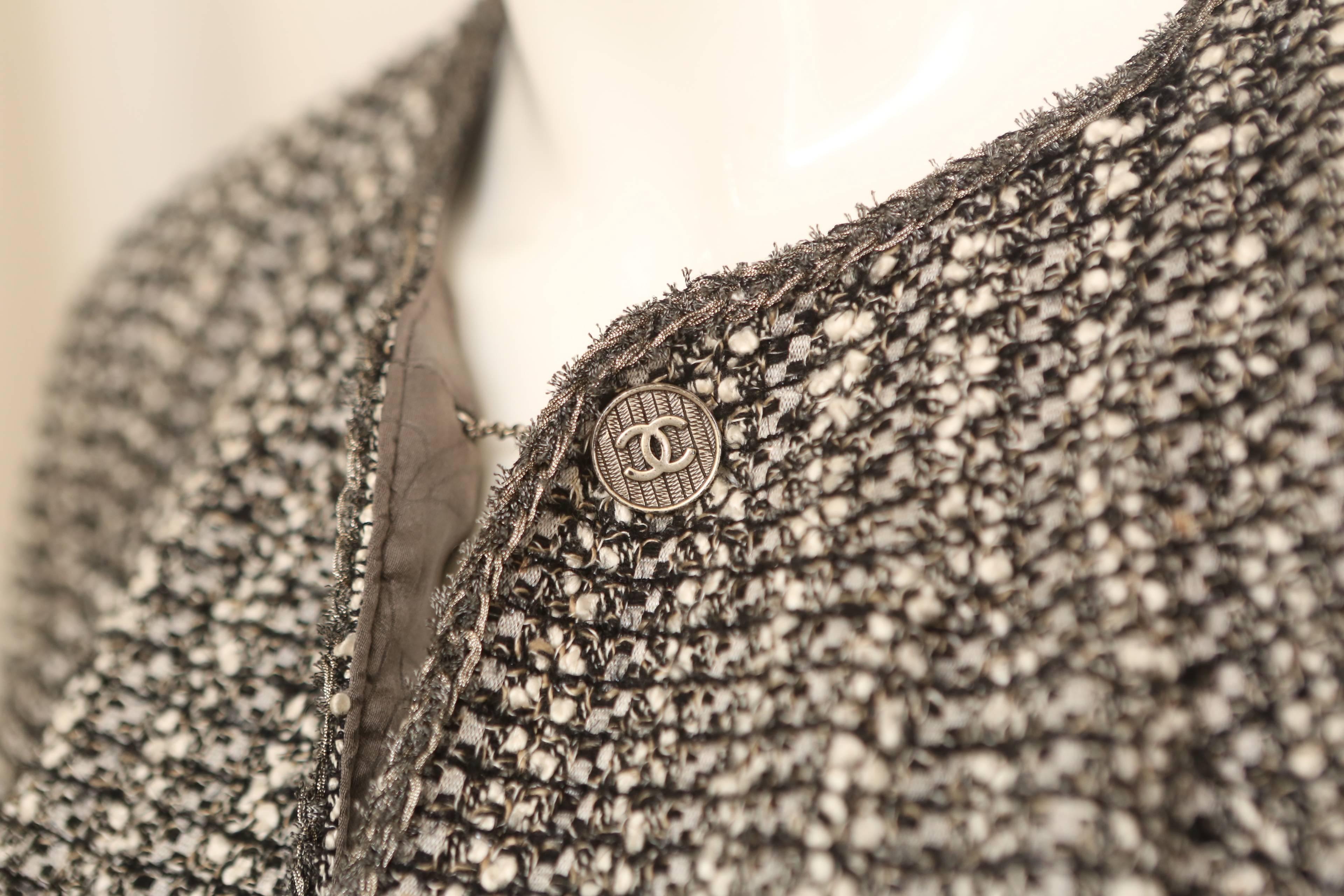 Chanel Grey/Silver Tweed Blazer  In Good Condition In Bridgehampton, NY