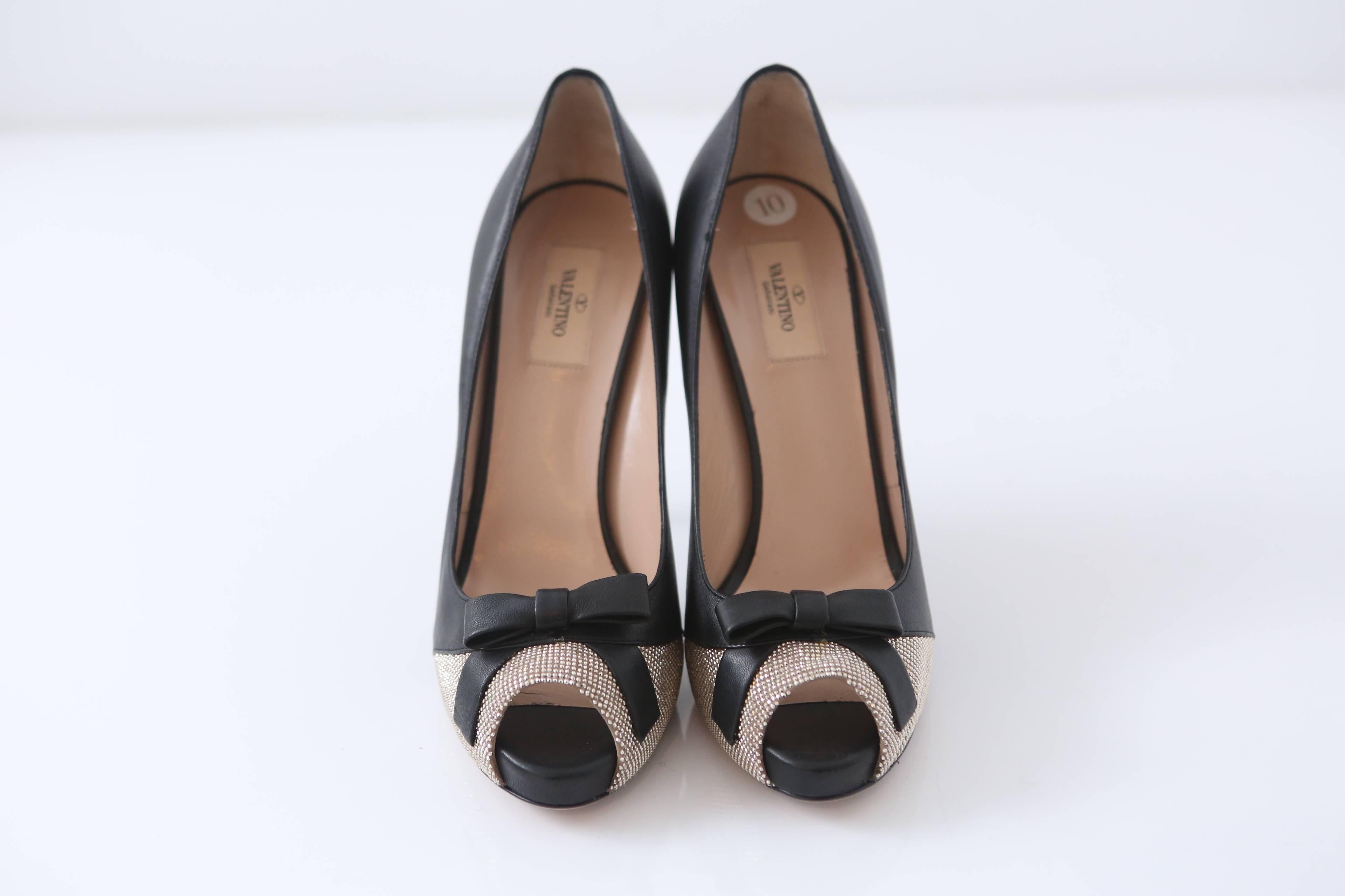 Valentino Black Leather Peep Toe Pumps W/ Silver Glitter & Bow In Excellent Condition In Bridgehampton, NY