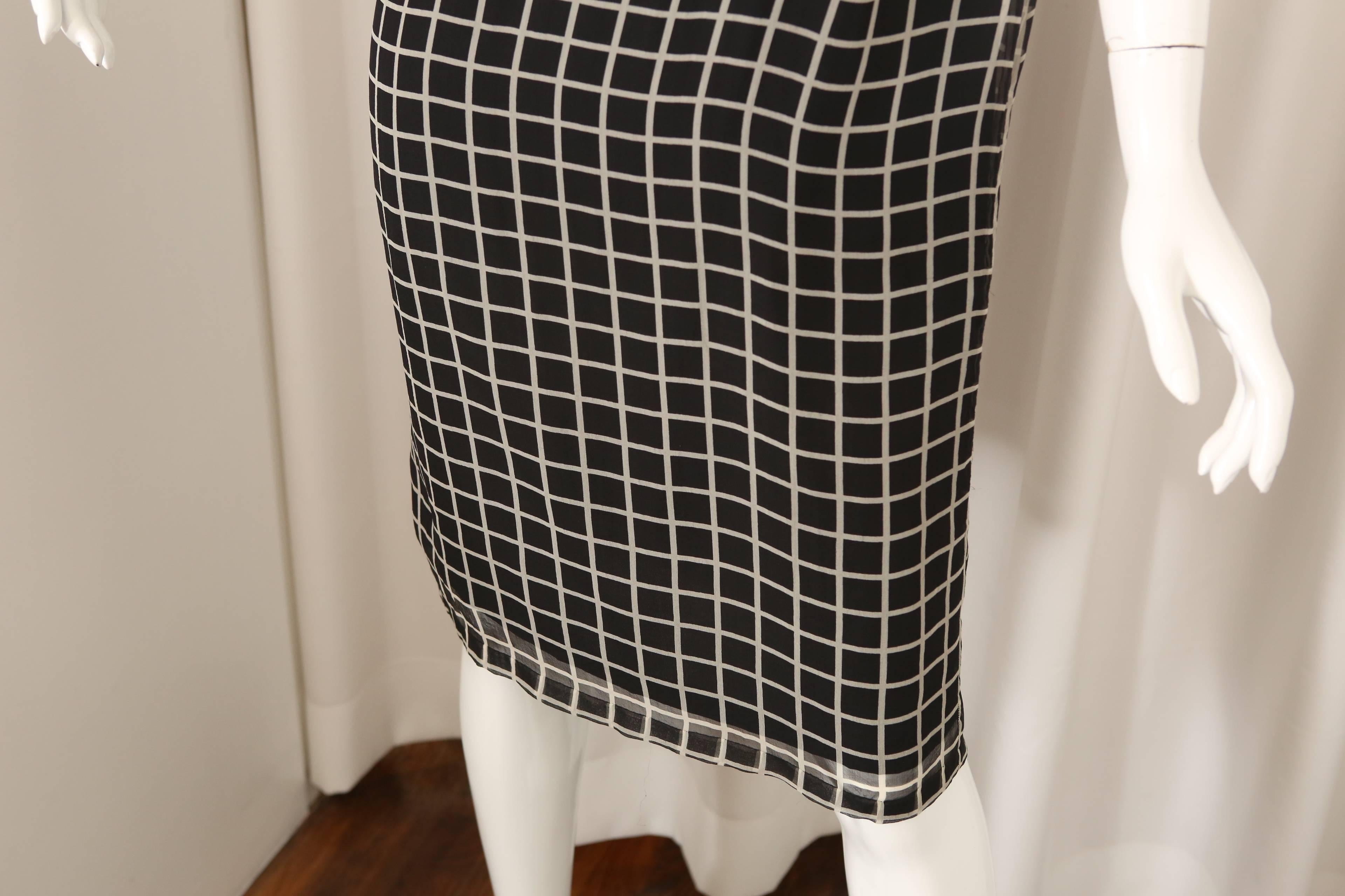 Dries Van Noten Short Sleeve Black/White Printed Dress  In Excellent Condition In Bridgehampton, NY