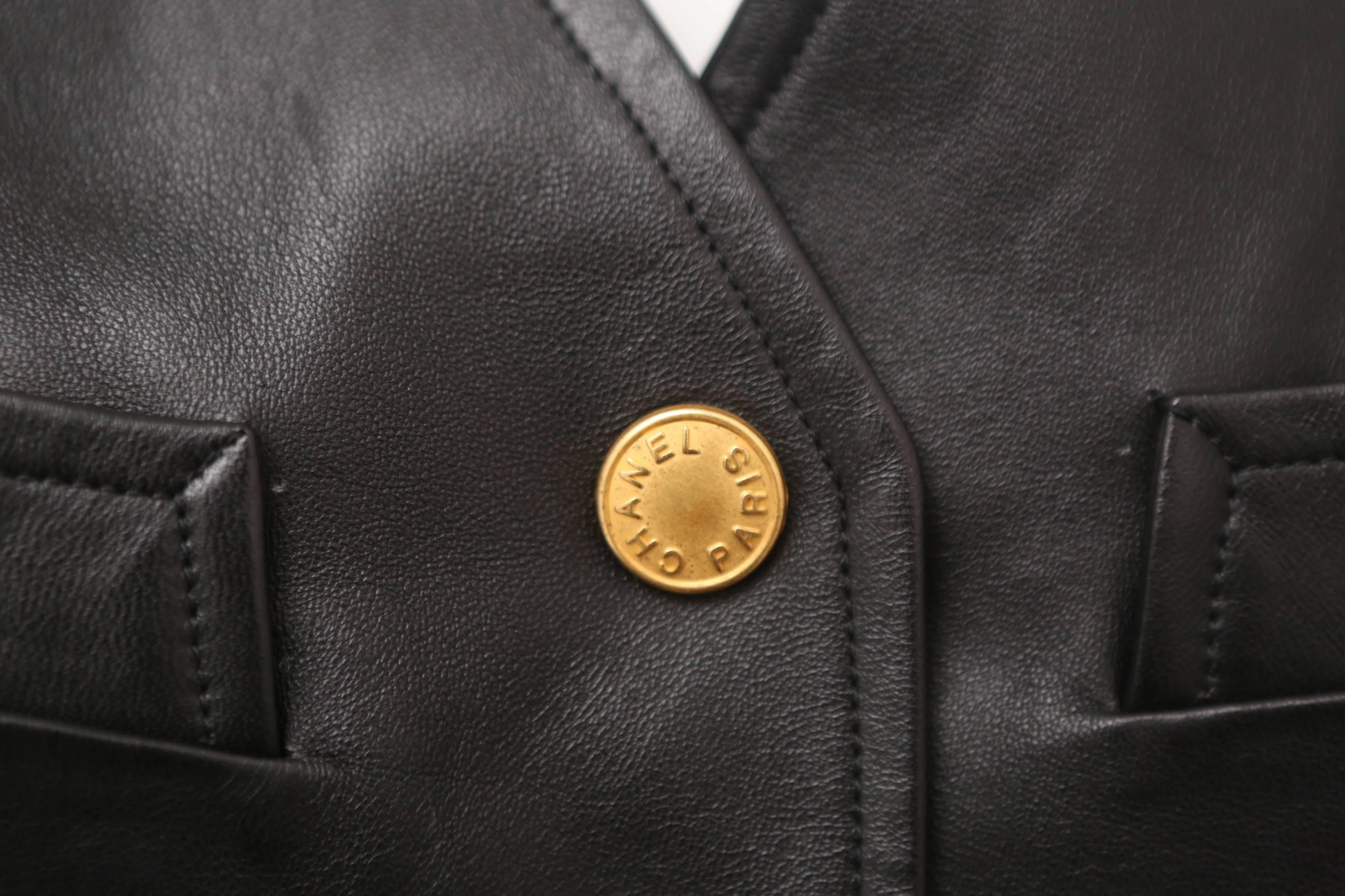 1993 Chanel Sleeveless Leather Vest W/ Gold HW  In Excellent Condition In Bridgehampton, NY