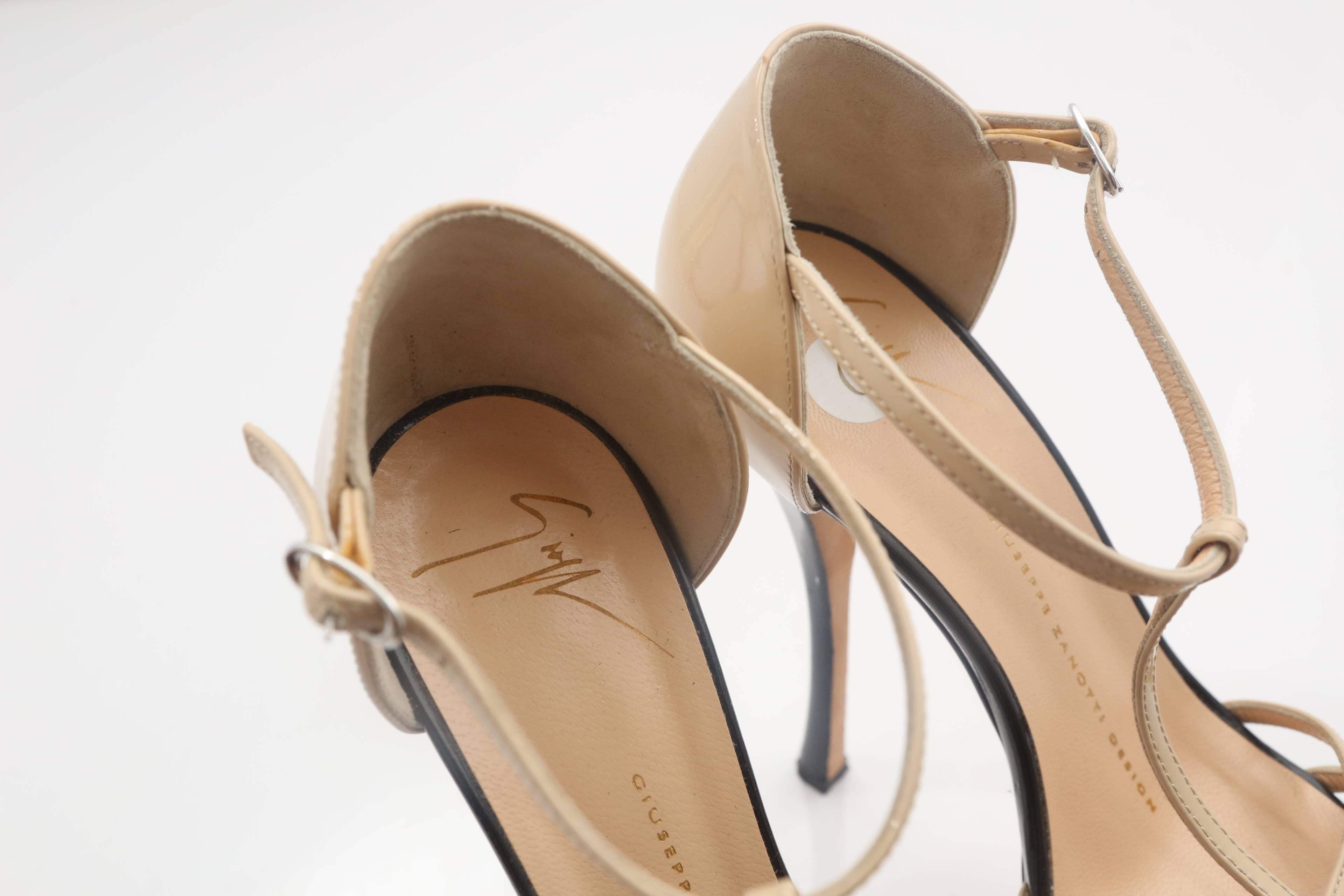 Giuseppe Zanotti Nude& Black Patent Leather Double Platform TT-Strap Sandals In Fair Condition In Bridgehampton, NY