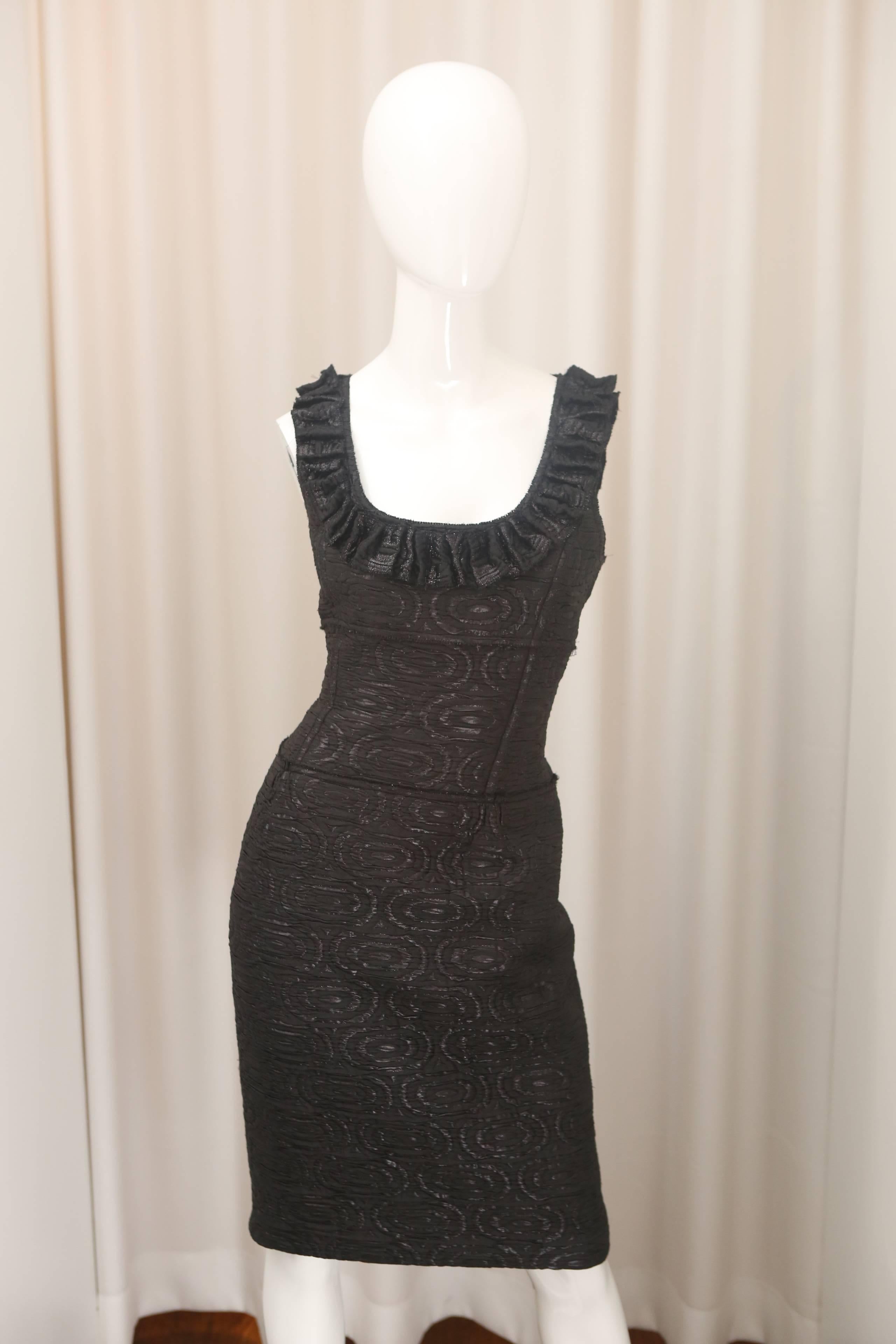 Oscar de la Renta Black Metallic Printed Dress W/ Ruffle Detail In Excellent Condition In Bridgehampton, NY