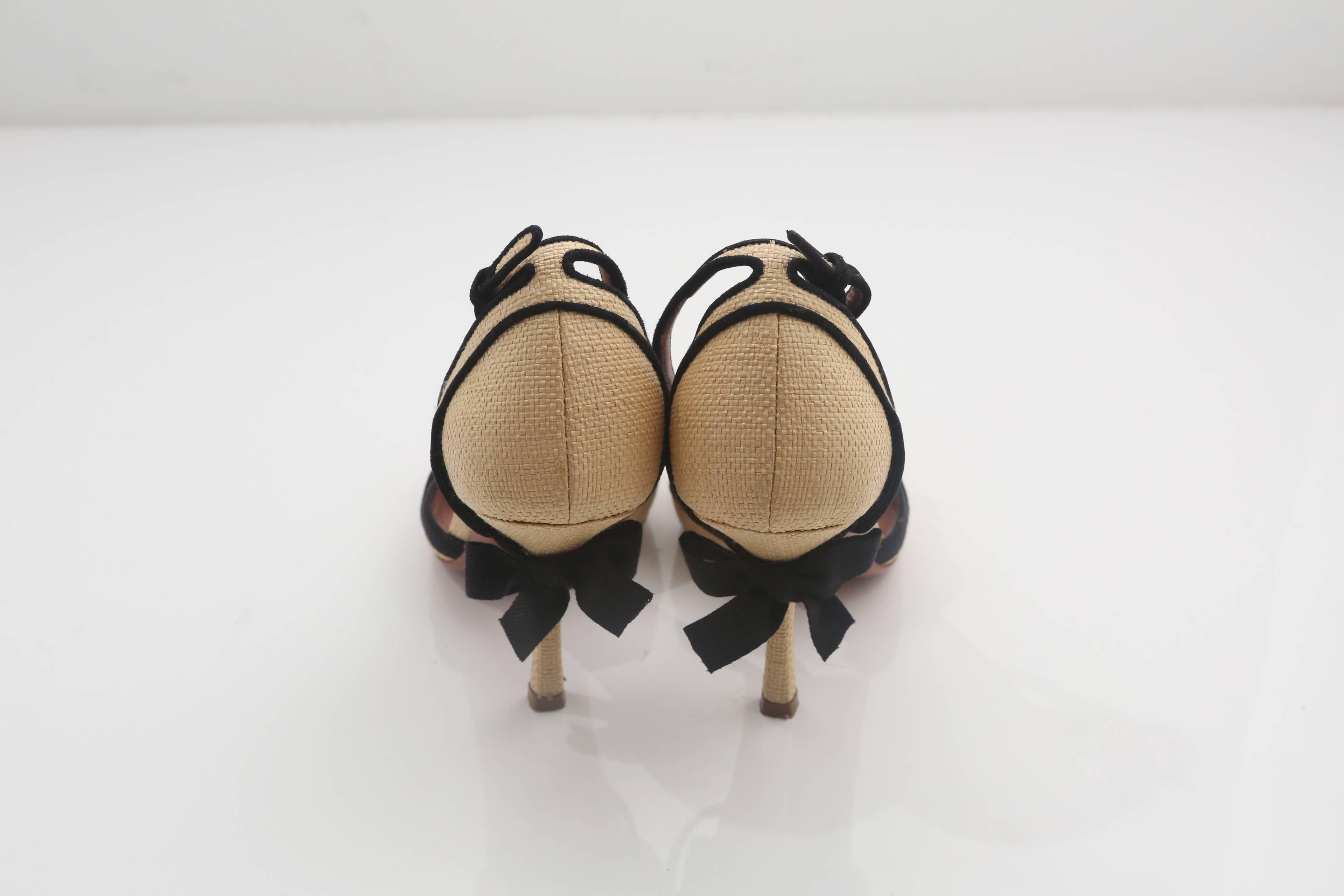 Alaia Linen and Black MaryJane Shoes with Bow Detail In Good Condition In Bridgehampton, NY