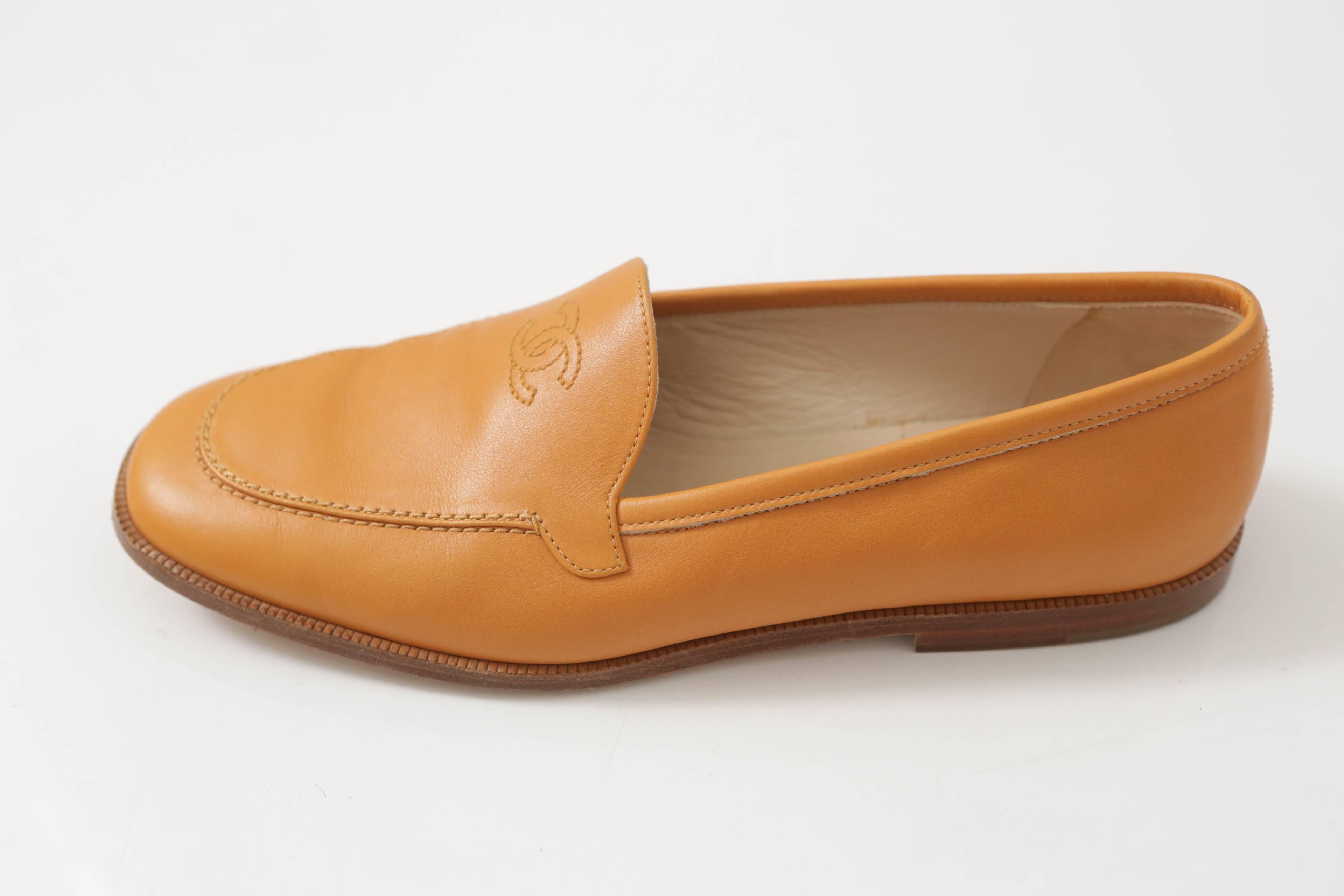 Chanel Tan Leather Loafer W/ 'CC' Logo 2