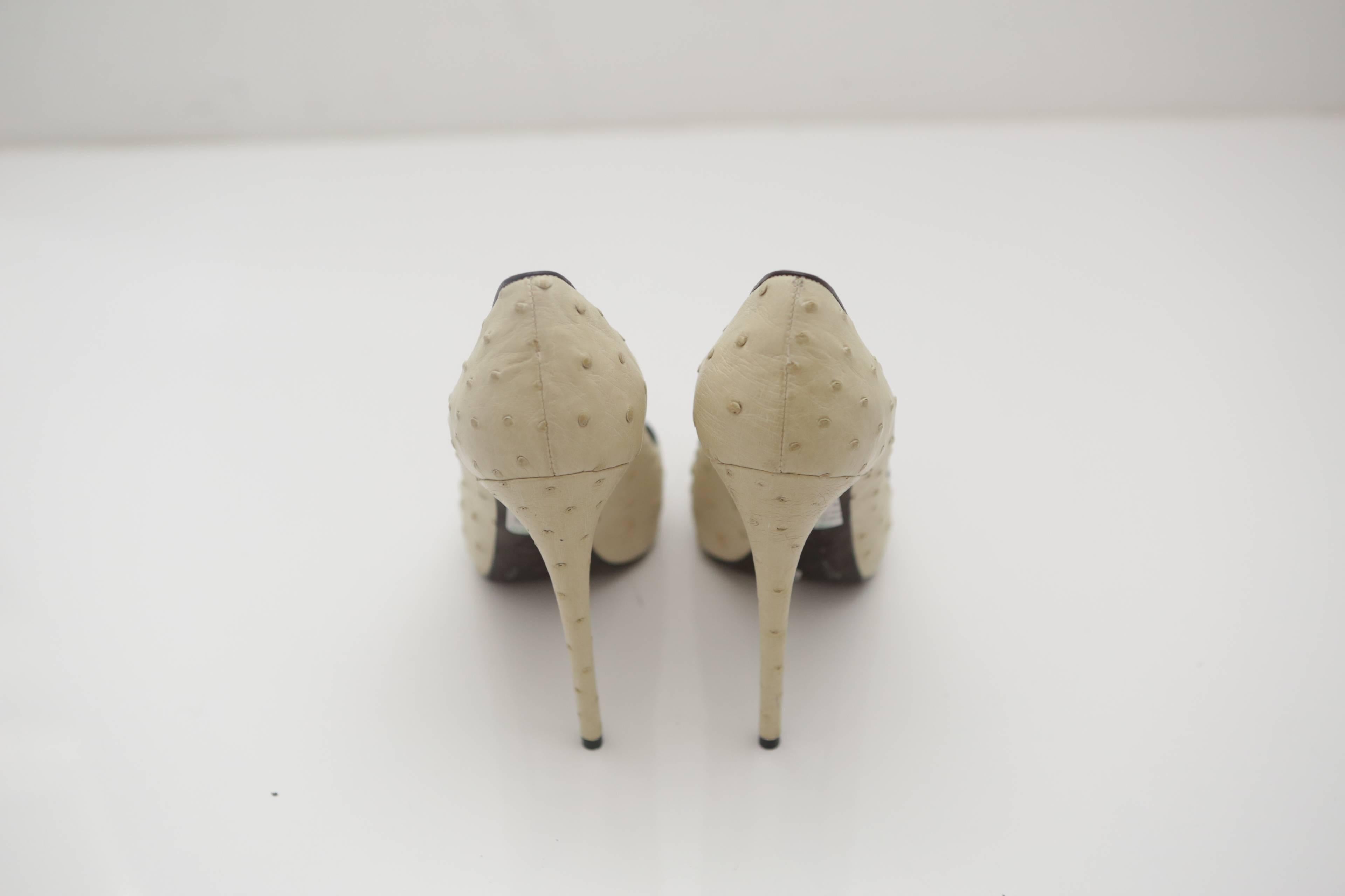 Tom Ford Ostrich Leather Peep-toe Pumps In New Condition In Bridgehampton, NY