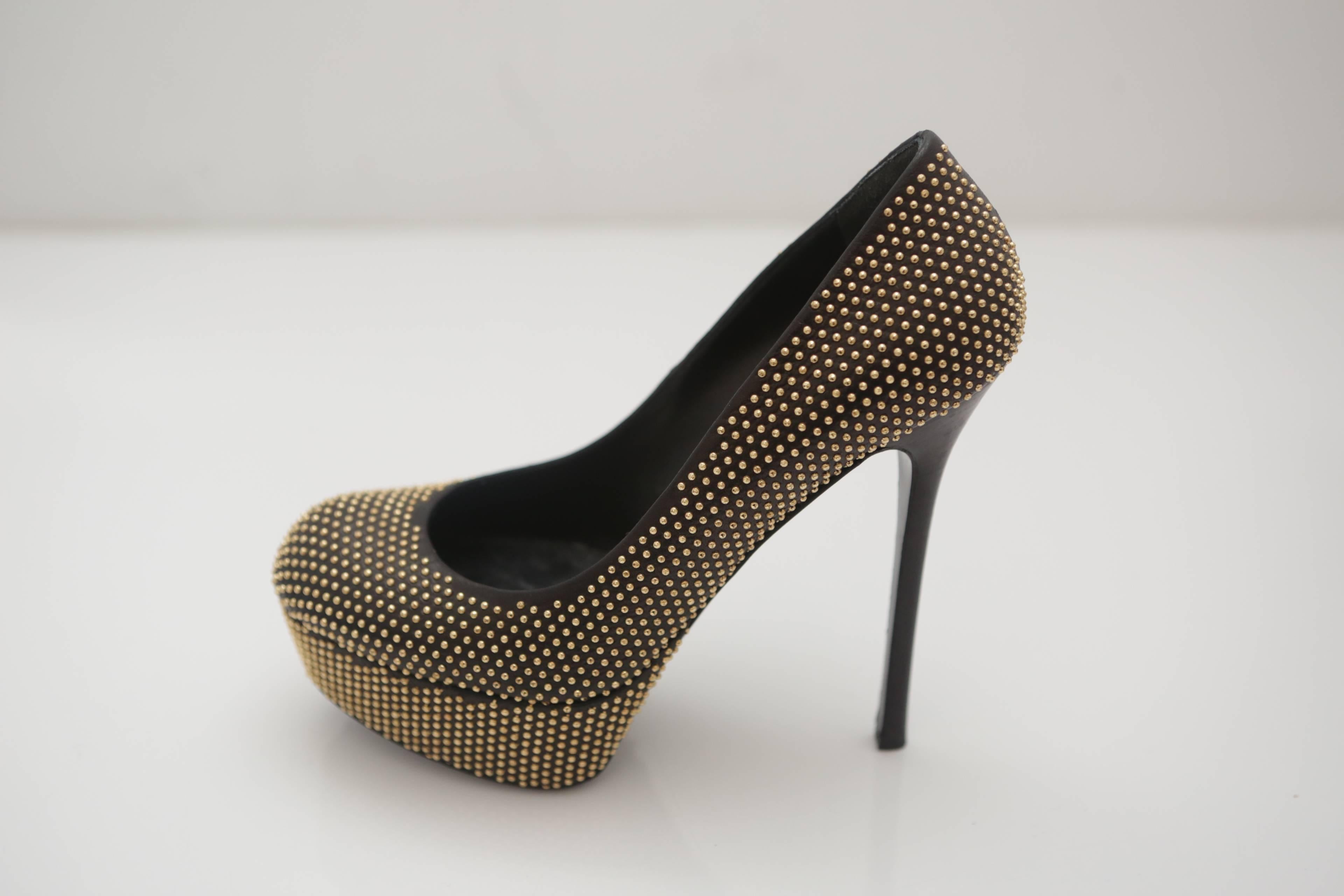 Alexander McQueen Gold Studded Platform Heels In Excellent Condition In Bridgehampton, NY