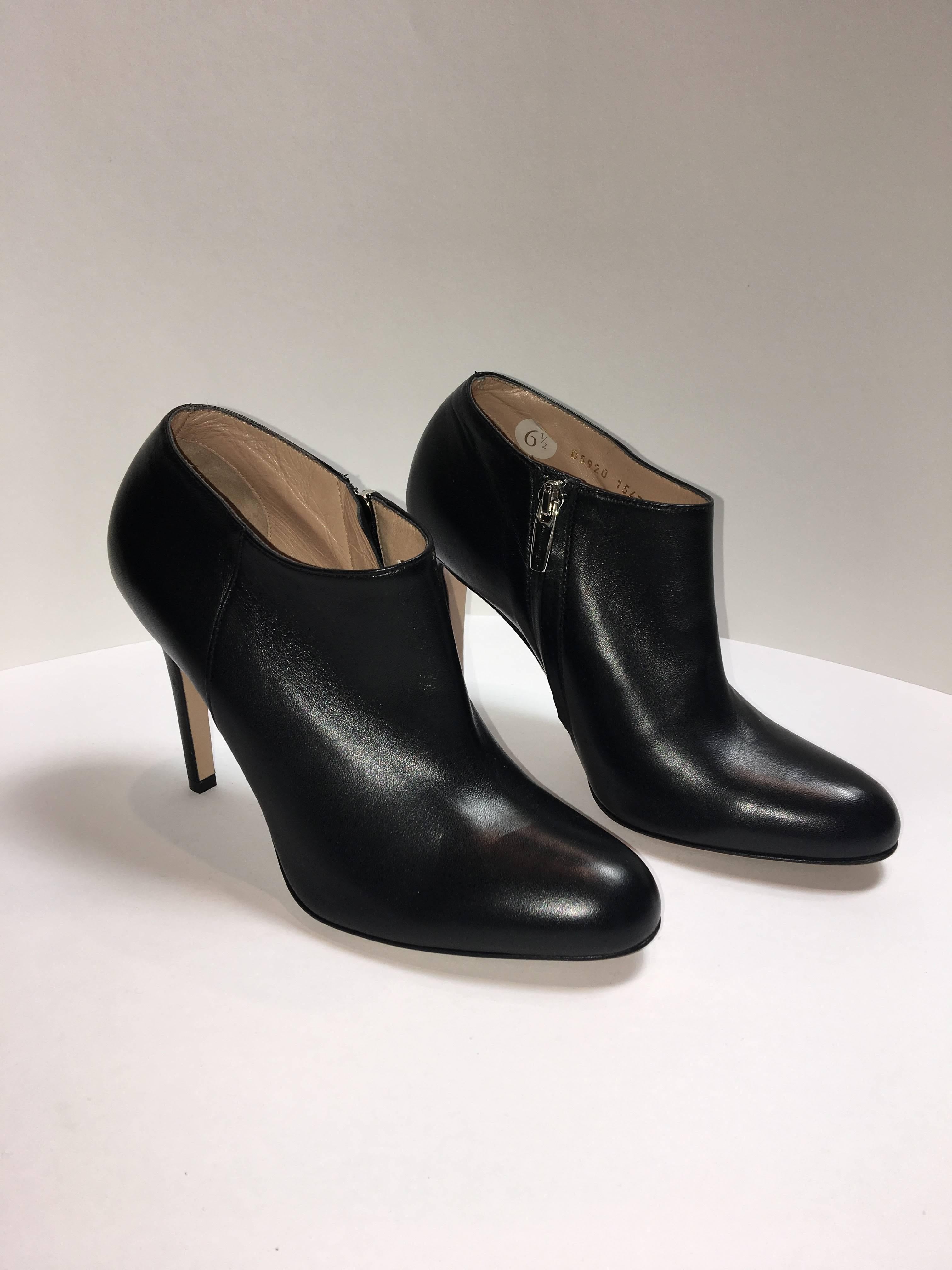 Below-the-ankle Booties with 4" Heel. Black leather in size 36.5.