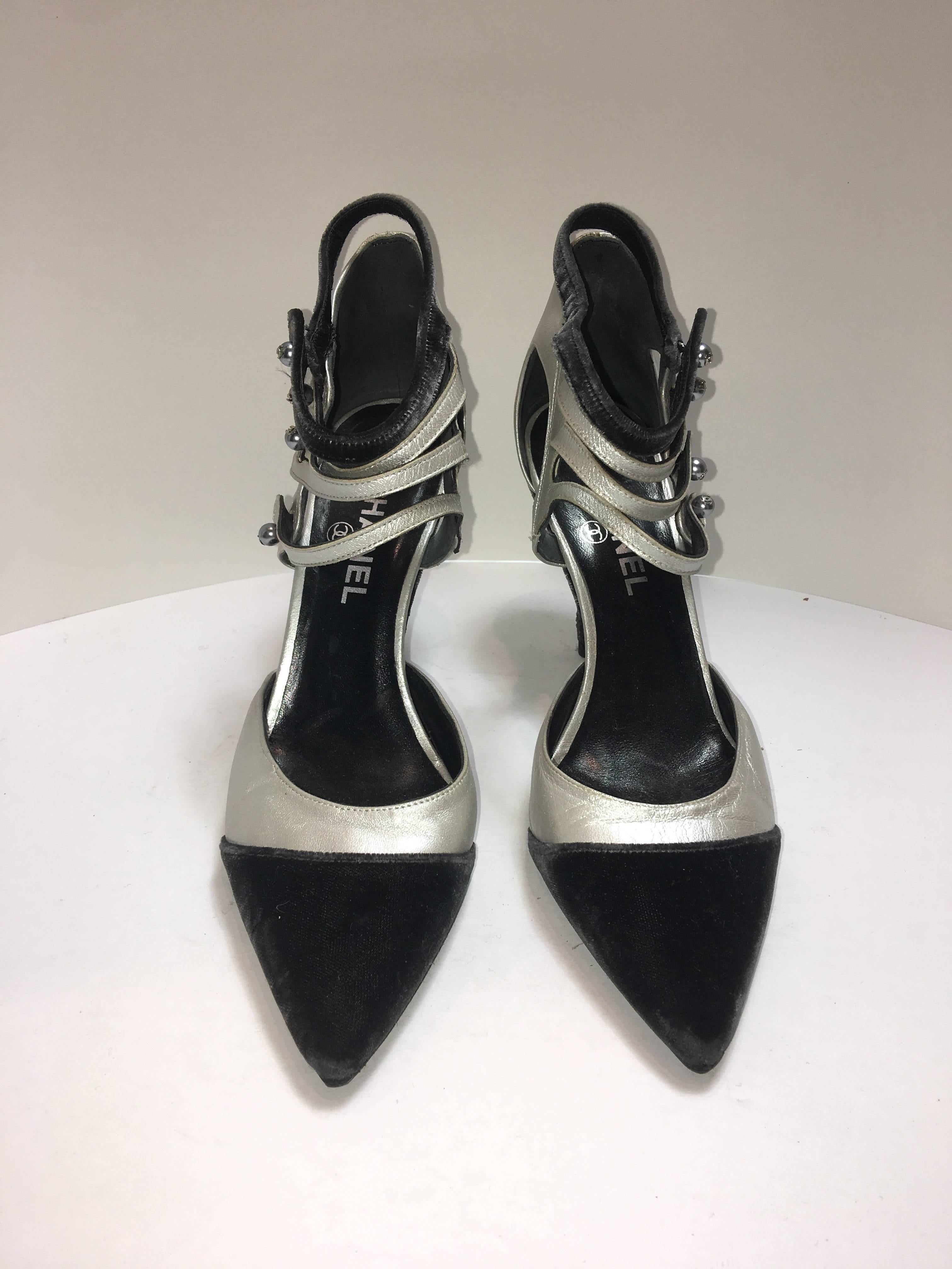 Chanel Metallic Heels In Good Condition In Bridgehampton, NY