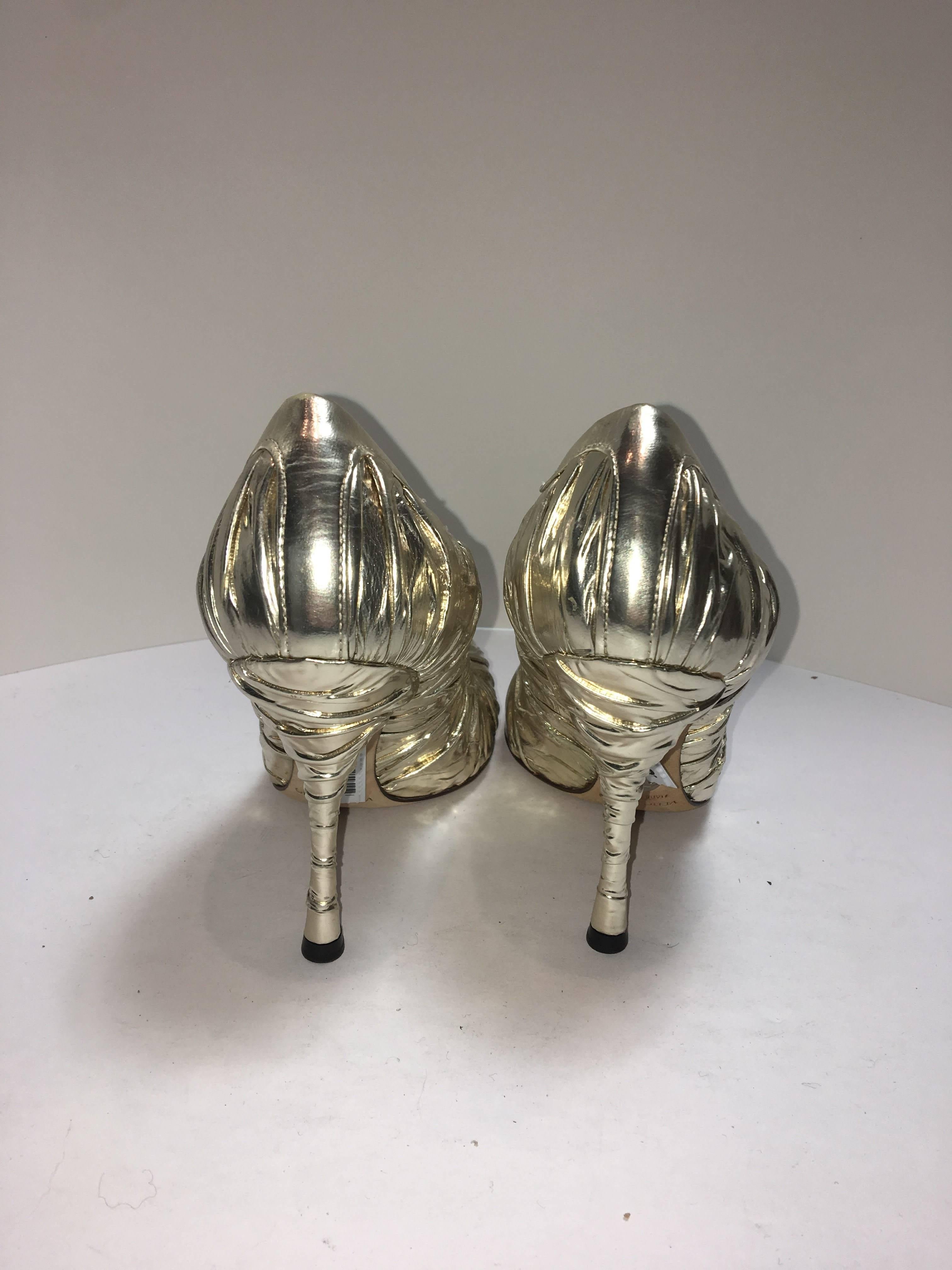 Dolce & Gabbana Ruched Pumps In Good Condition In Bridgehampton, NY