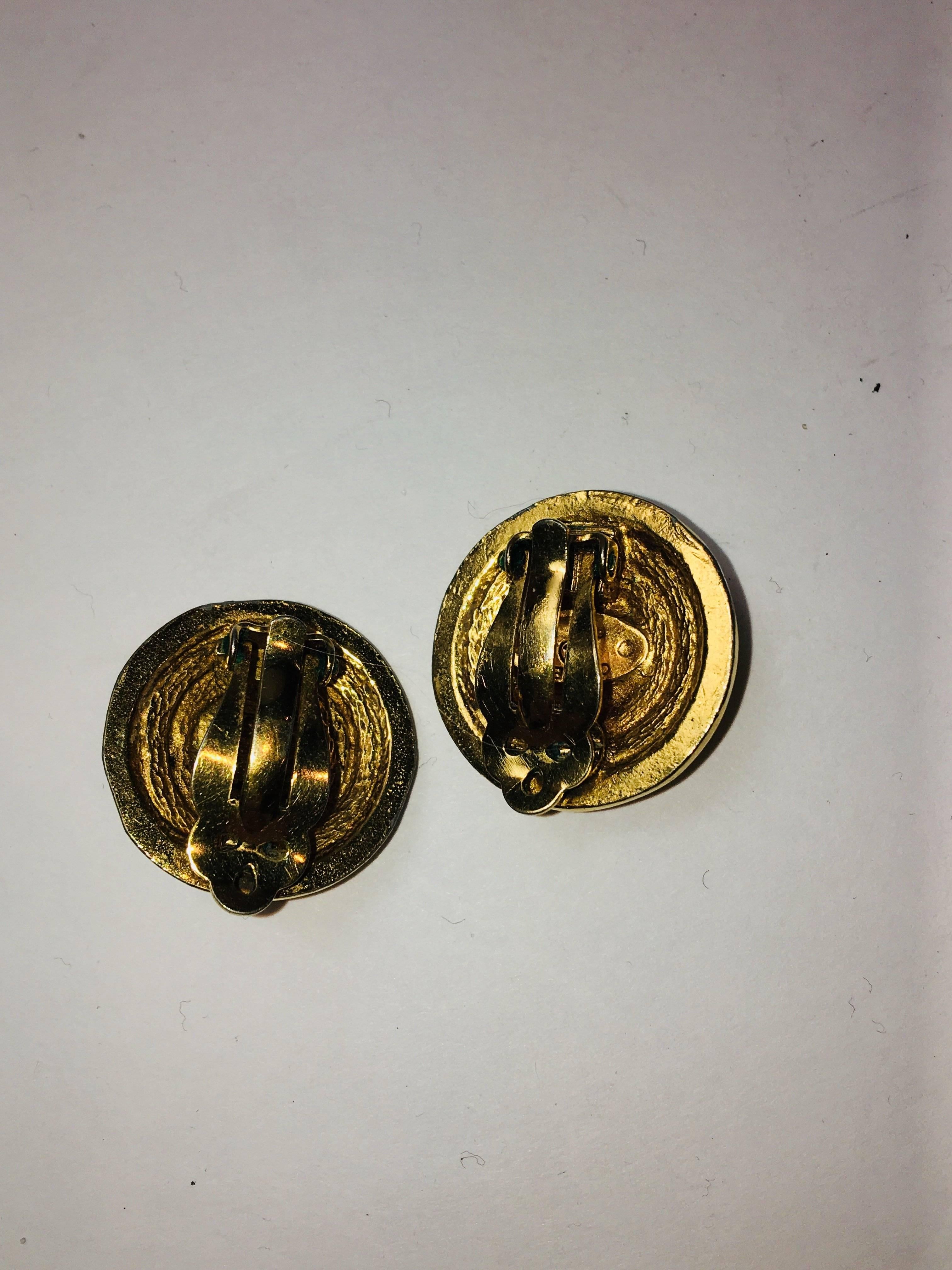 Chanel Clip-On Earrings In Excellent Condition In Bridgehampton, NY
