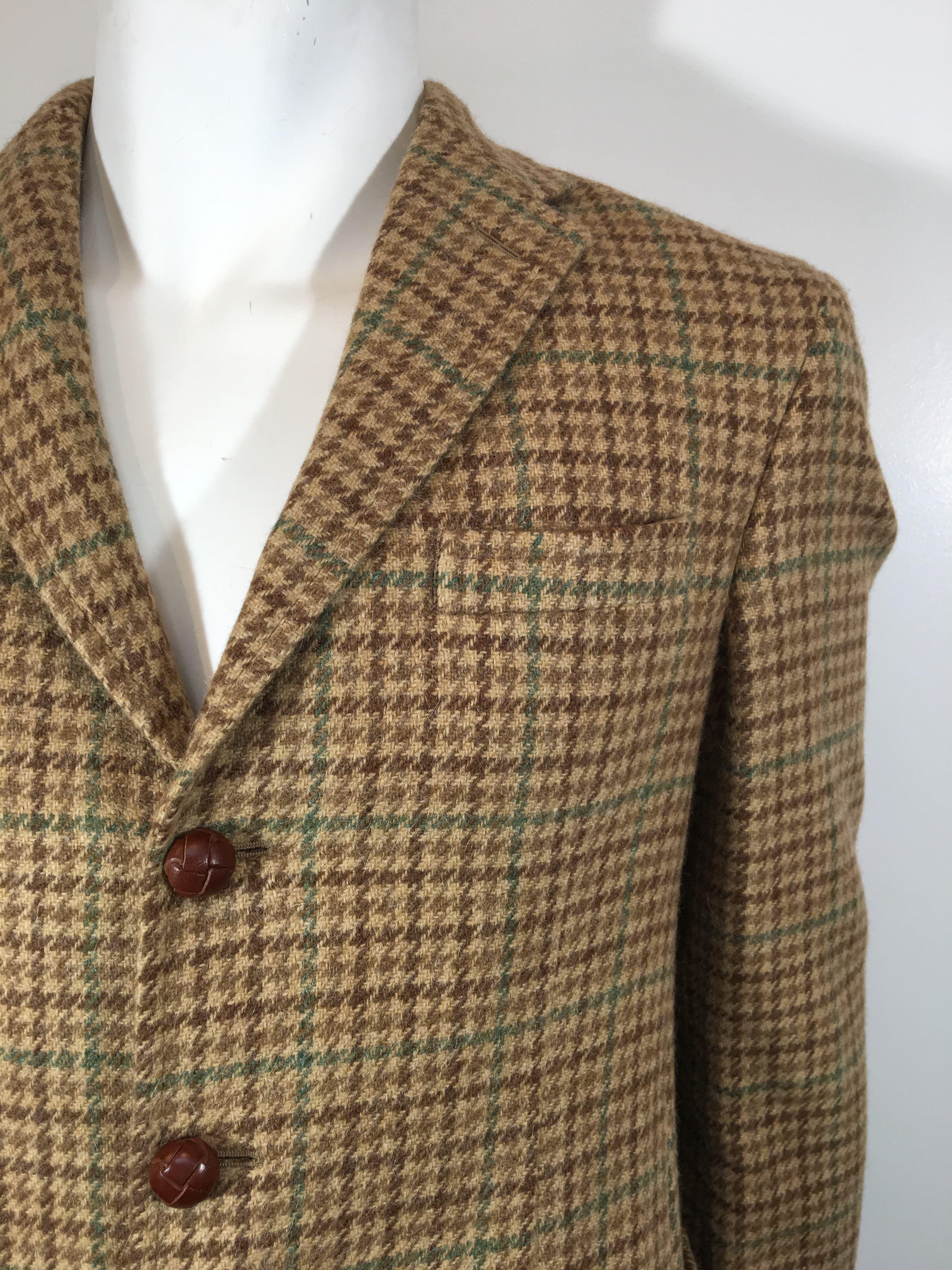Men's Polo by Ralph Lauren wool / alpaca tan blazer with houndstooth pattern and 3 leather buttons. 