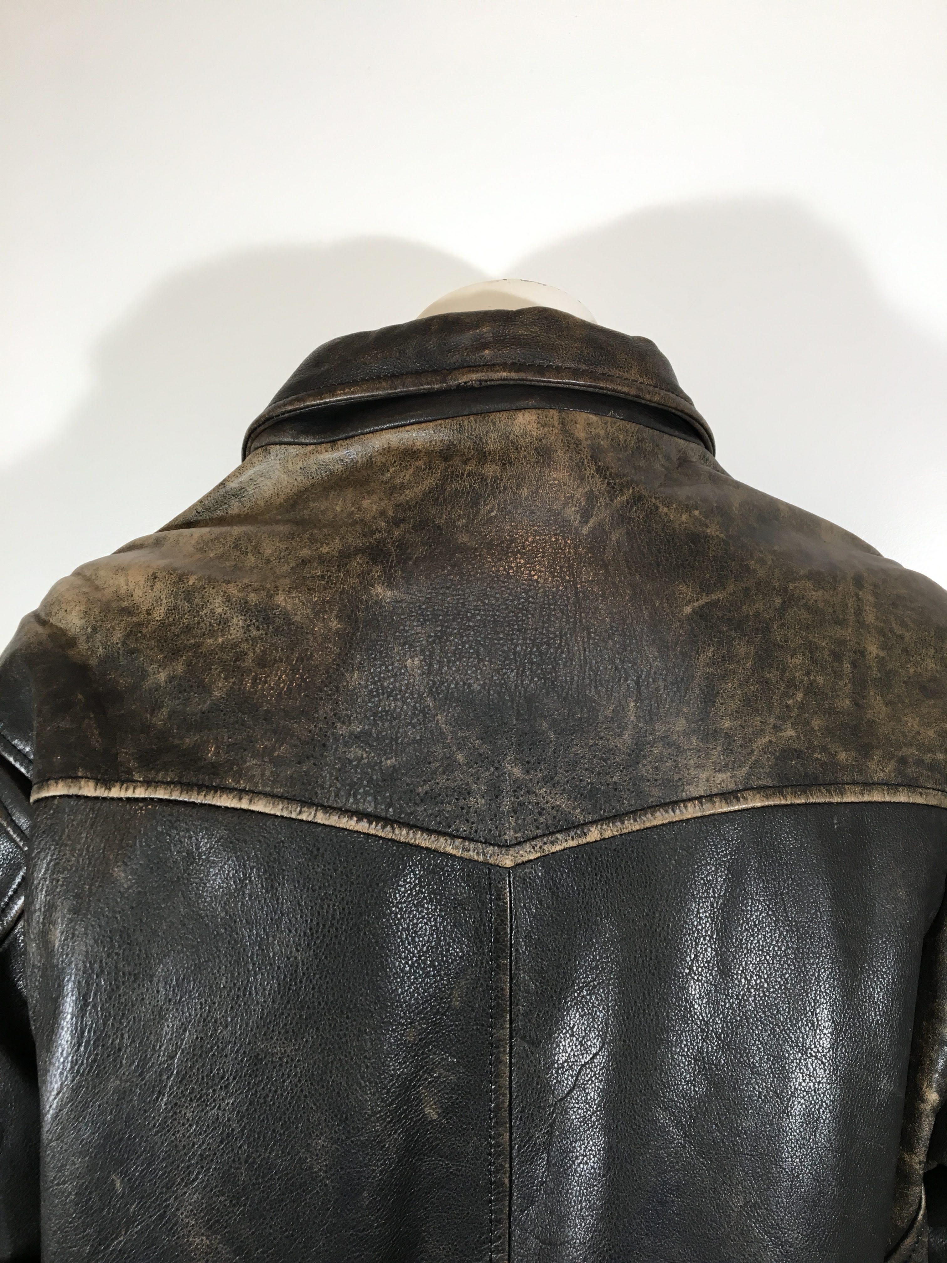 Men's Andrew Marc Faded Brown Leather jacket. In Good Condition In Bridgehampton, NY