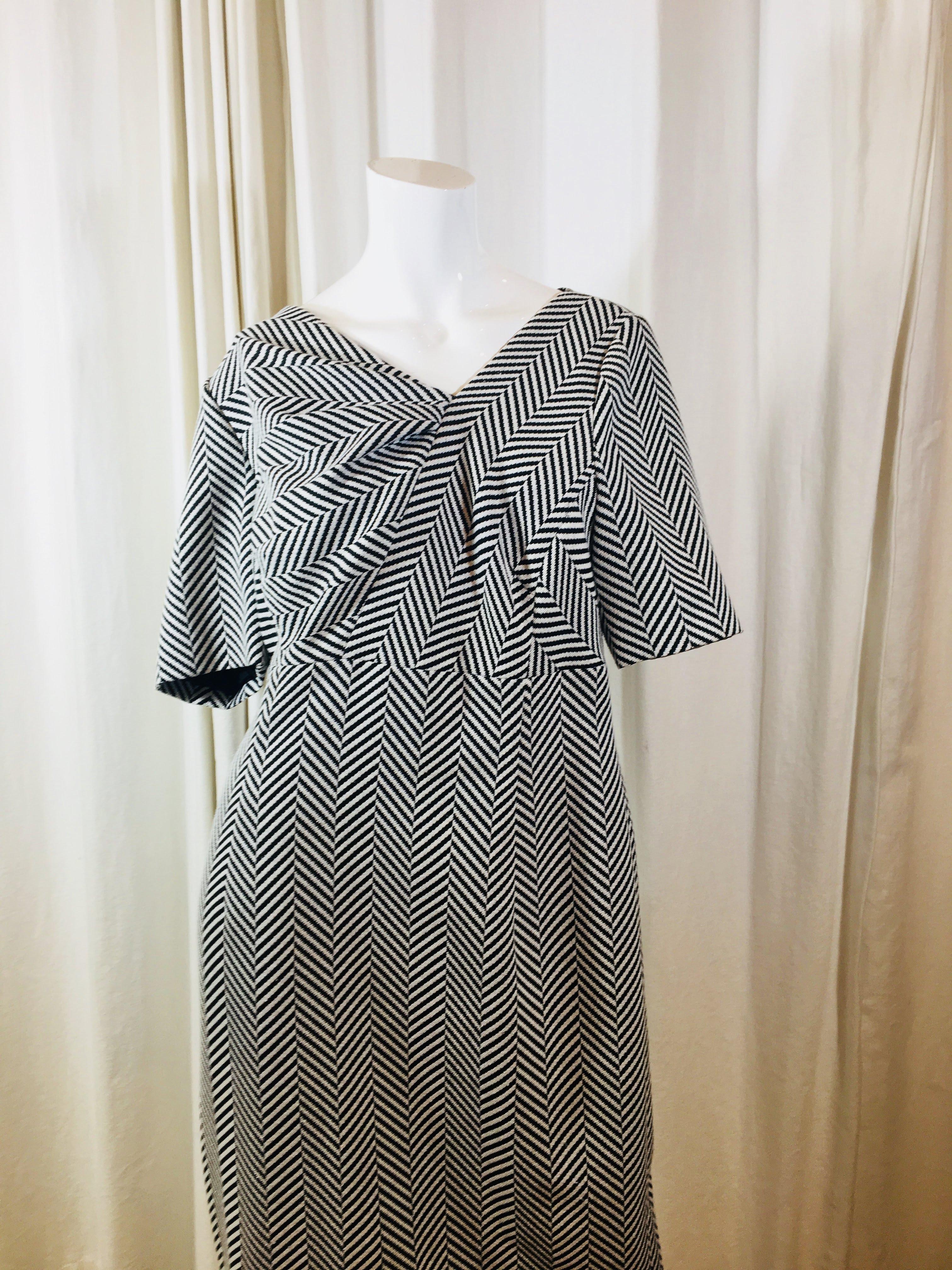 Escada Dress with Assymetrical and Gathered Neckline, Off-Herringbone Print in Black and White Cotton and Short Sleeves. 