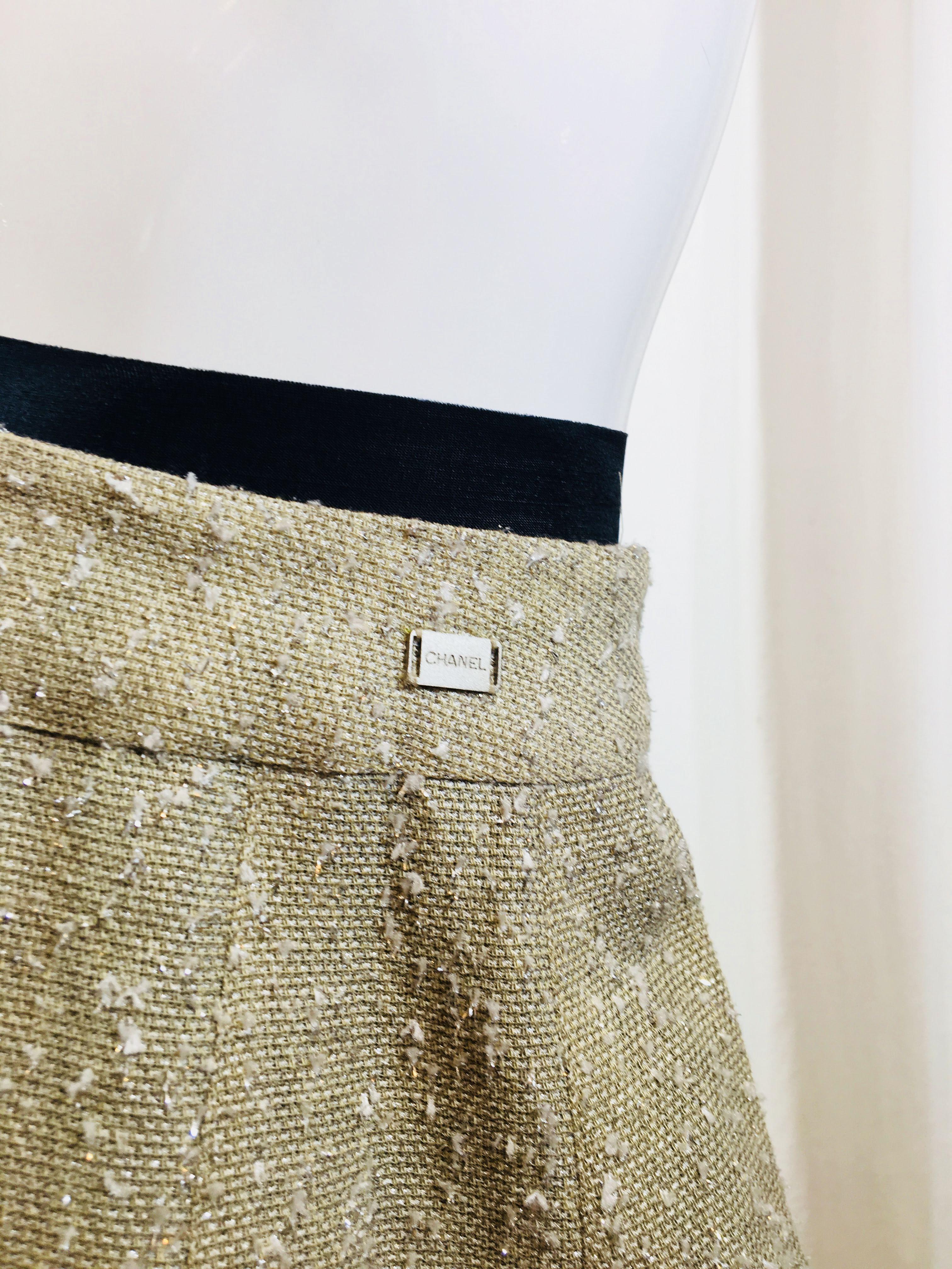 Chanel Taupe Tweed Skirt  In Fair Condition In Bridgehampton, NY