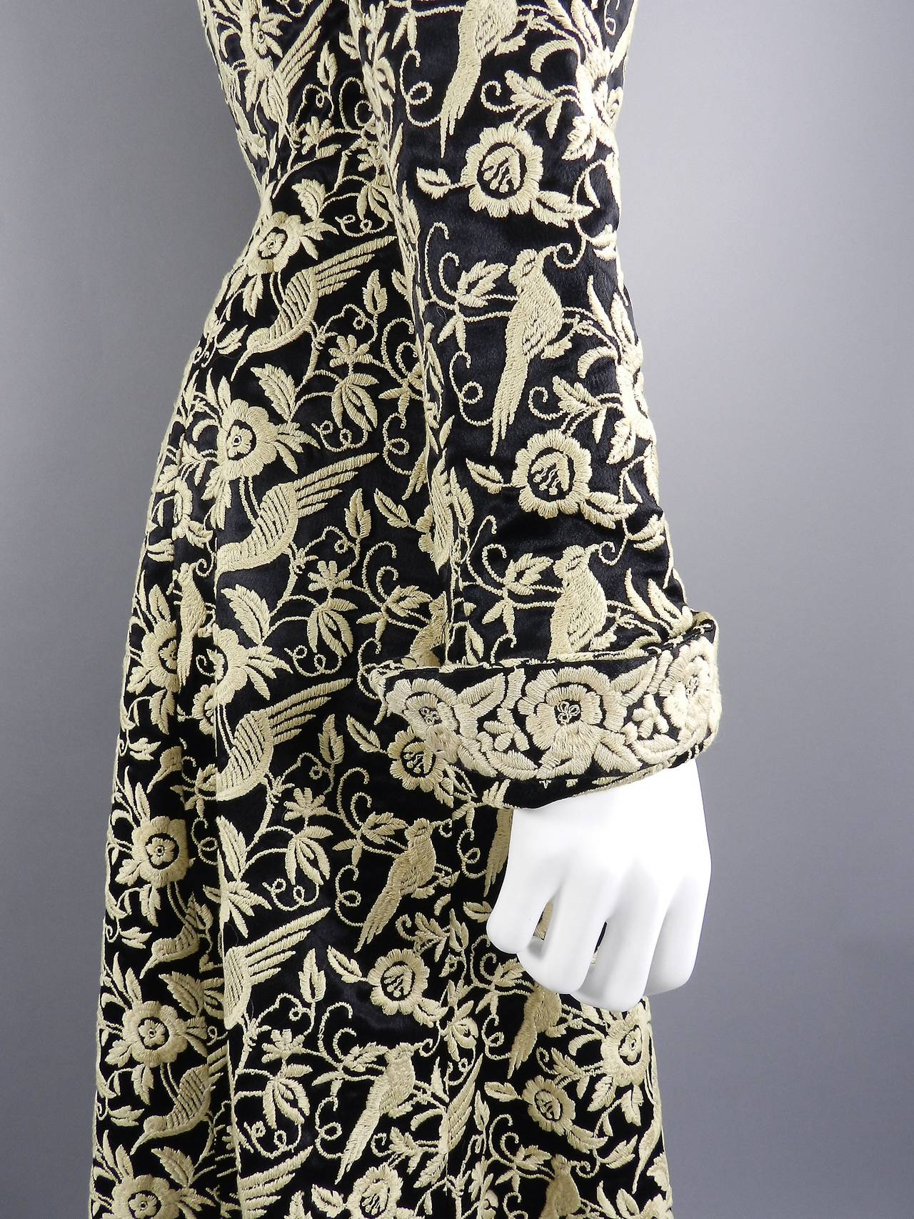 OMO Norma Kamali 1920's Style Embroidered Piano Shawl Coat In Excellent Condition In Toronto, ON