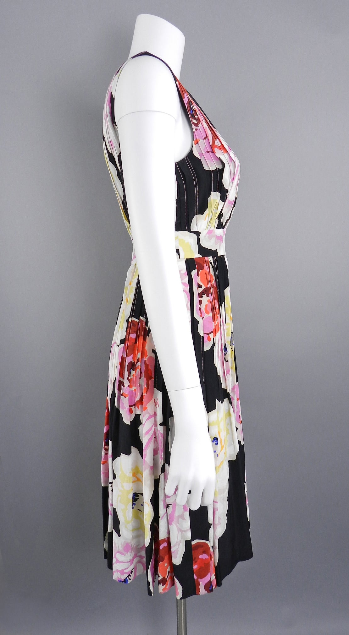 Chanel 11P Pink and Black Silk Floral Pleated Dress In Excellent Condition In Toronto, ON