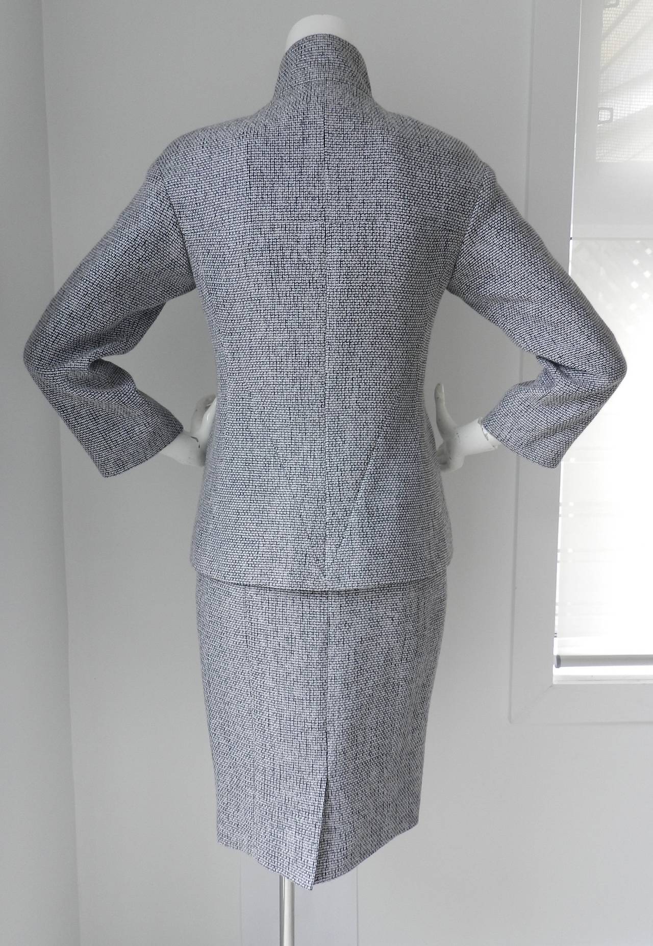 Chanel Grey and Silver metallic tweed skirt suit In Excellent Condition In Toronto, ON