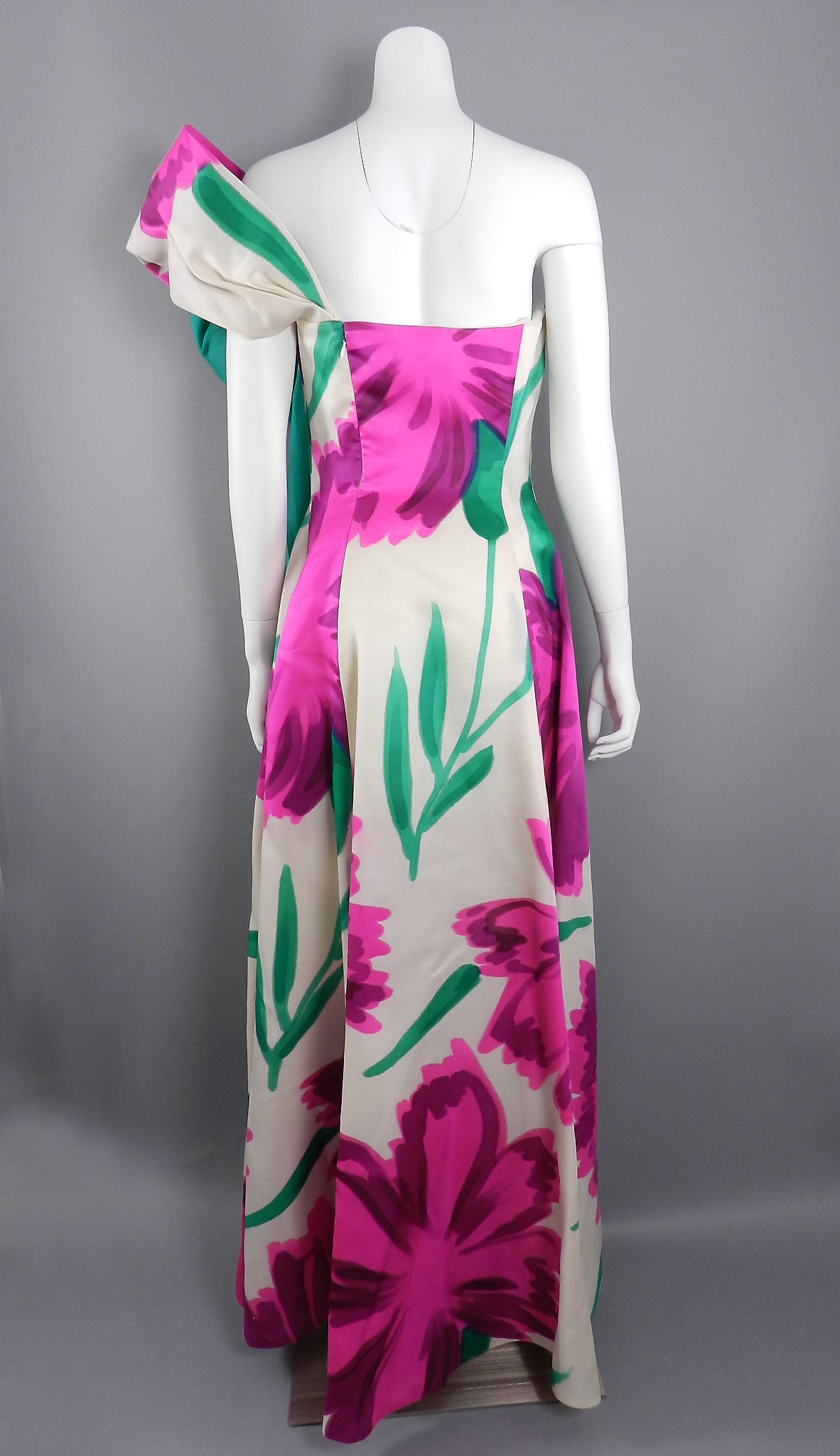 Vintage Place Vendome Haute Couture Pink and Teal Floral Gown In Excellent Condition In Toronto, ON