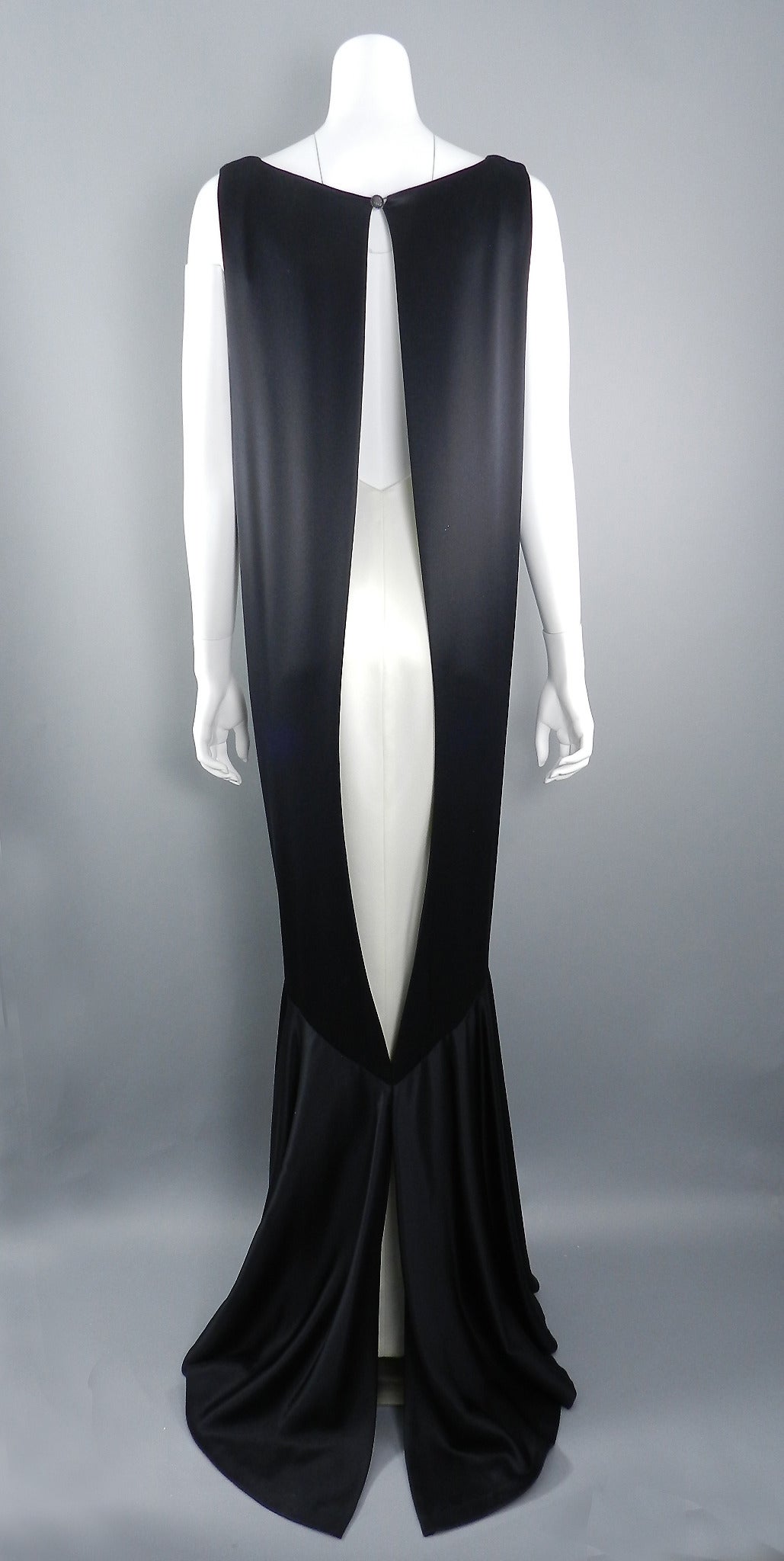 Chanel 10C Runway Black and Ivory Silk Gown In Excellent Condition In Toronto, ON