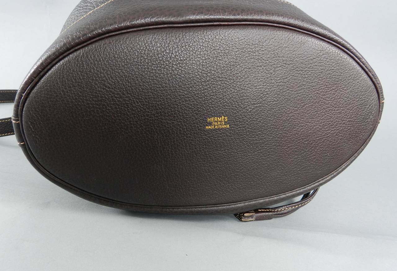 Hermes Vintage 1999 Dark Brown Leather Market Bucket Bag In Excellent Condition In Toronto, ON