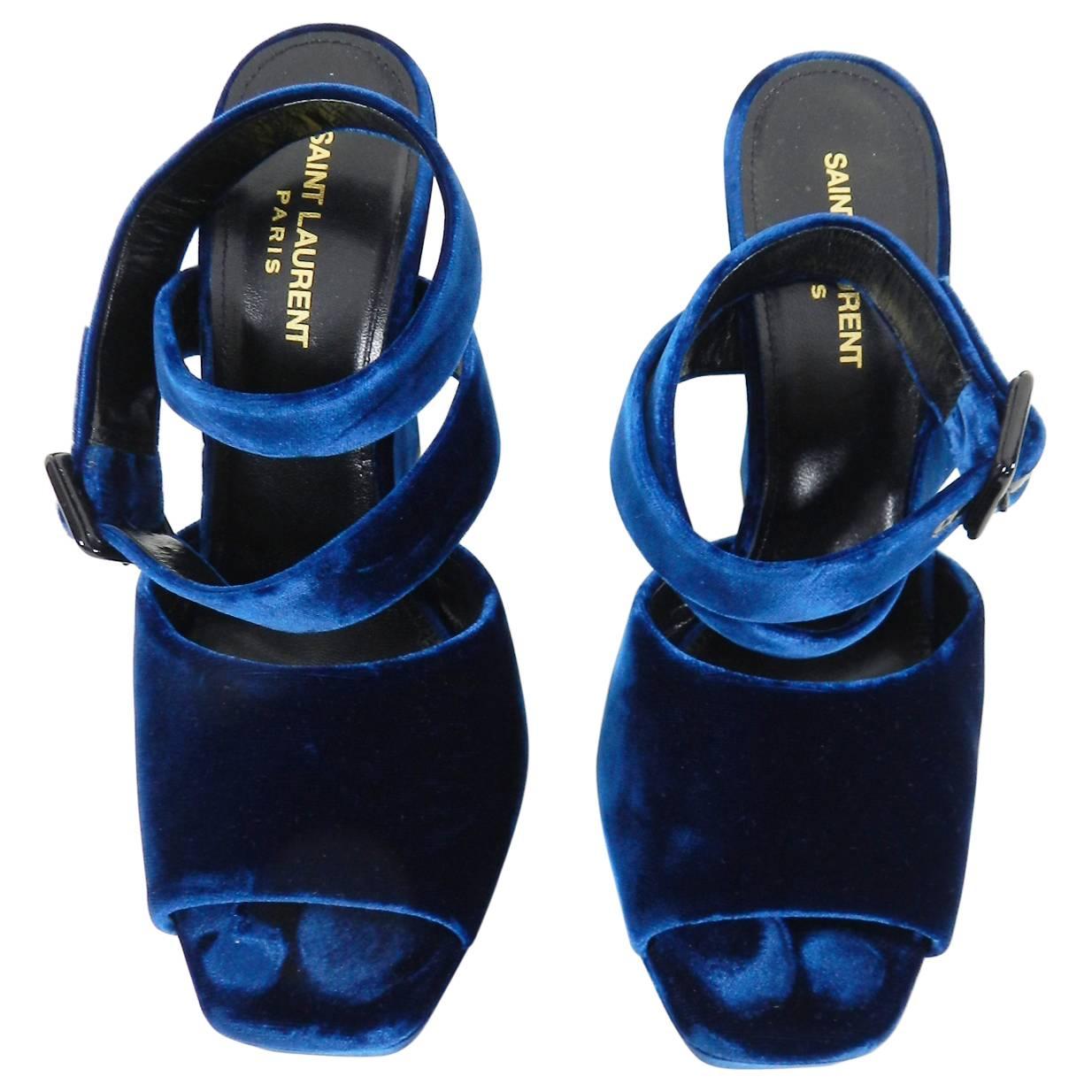 Saint Laurent Blue Velvet Debbie Platform Sandals - 39.5 In Excellent Condition In Toronto, ON