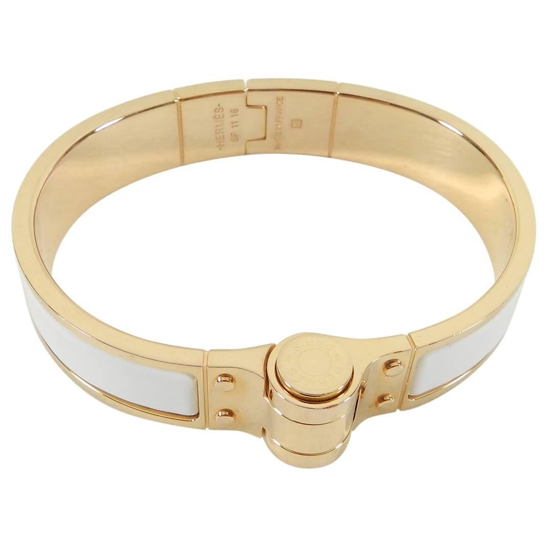 Hermes Charniere Uni Hinge Bracelet in White Enamel and rose gold metal.  Narrow hinged bracelet in PM size. 16cm interior circumference, 1.2cm width, 6x4.5cm diameter. Overall excellent pre-owned condition with light surface scratching on the